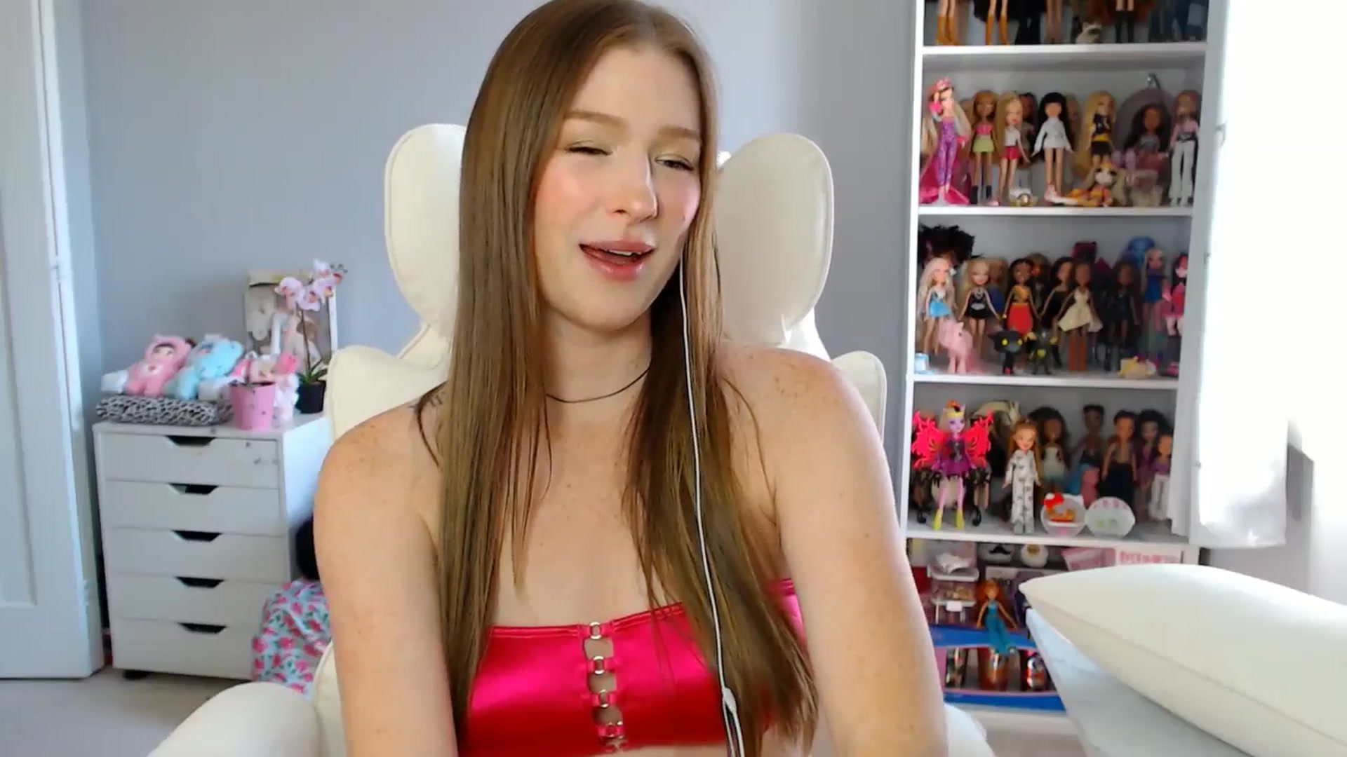 Gallery image thumbnail from GemmaMinx's myfreecams stream on, 08/11/2025, 19:16 image 13 of 20