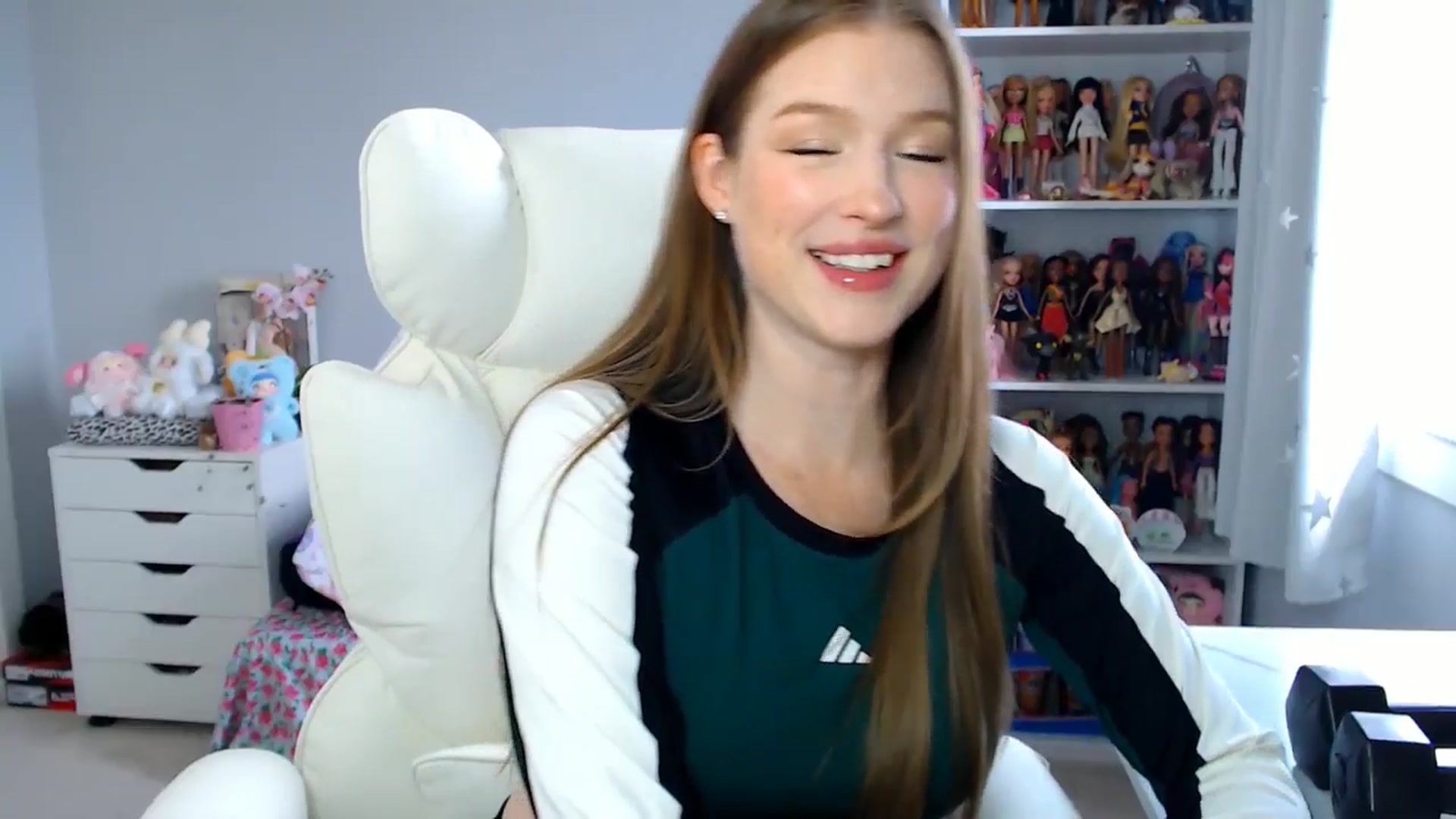 Gallery image thumbnail from GemmaMinx's myfreecams stream on, 08/27/2025, 19:20 image 8 of 20