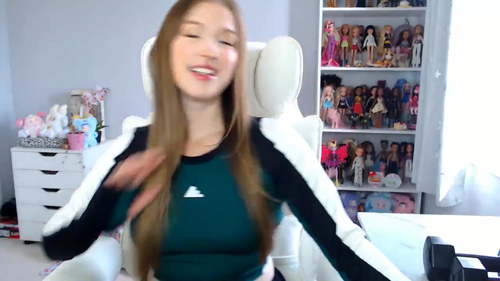 Gallery image thumbnail from GemmaMinx's myfreecams stream on, 08/27/2025, 19:20 image 10 of 20