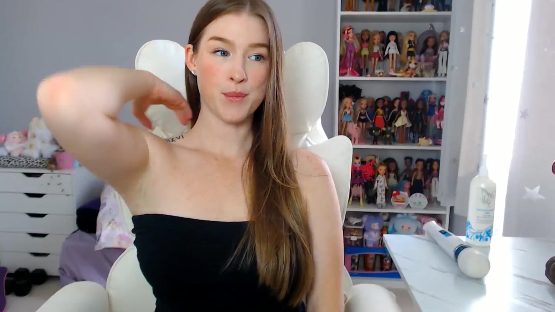 Gallery image thumbnail from GemmaMinx's myfreecams stream on, 09/10/2025, 19:21 image 9 of 20