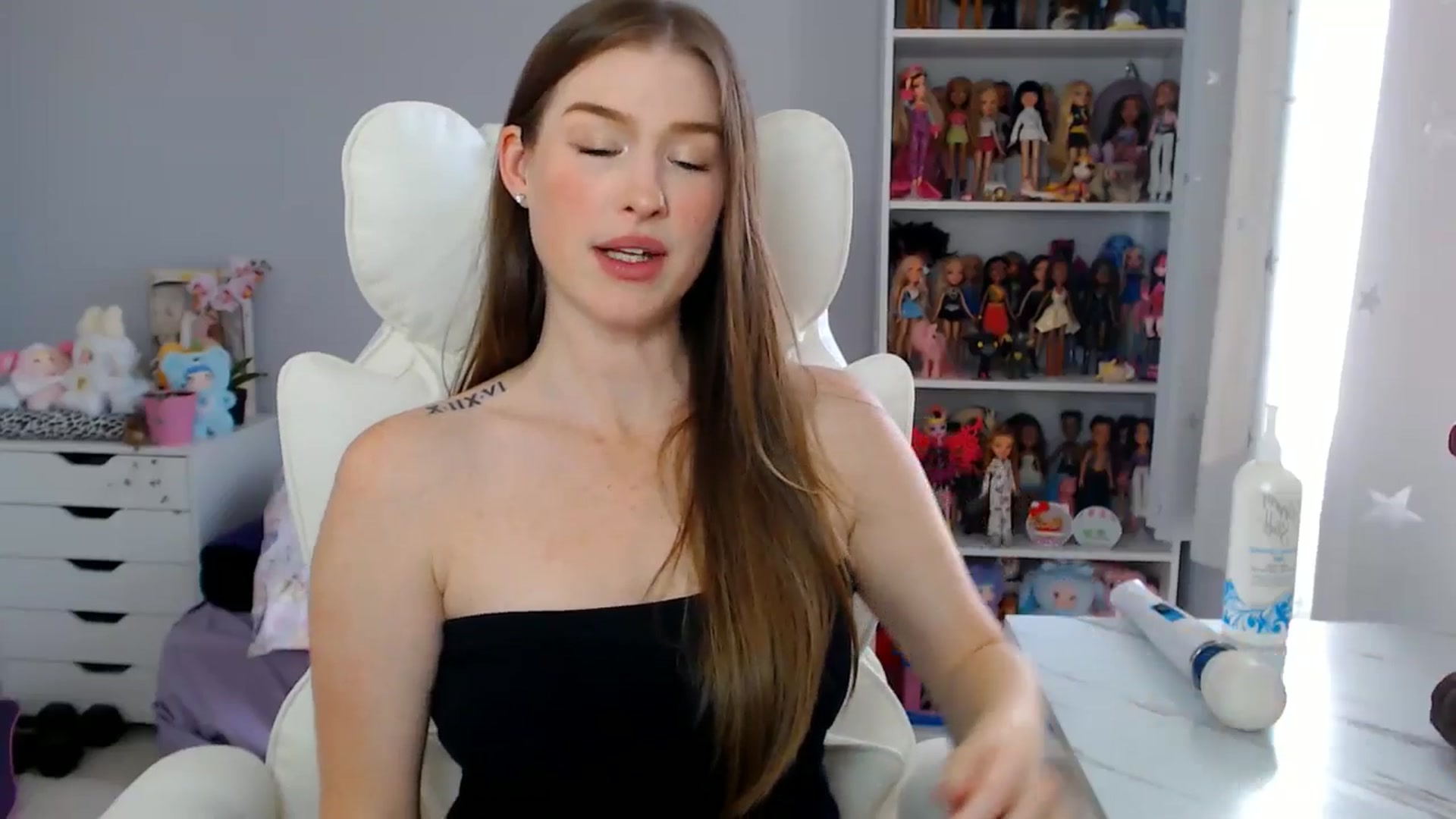 Gallery image thumbnail from GemmaMinx's myfreecams stream on, 09/10/2025, 19:21 image 10 of 20