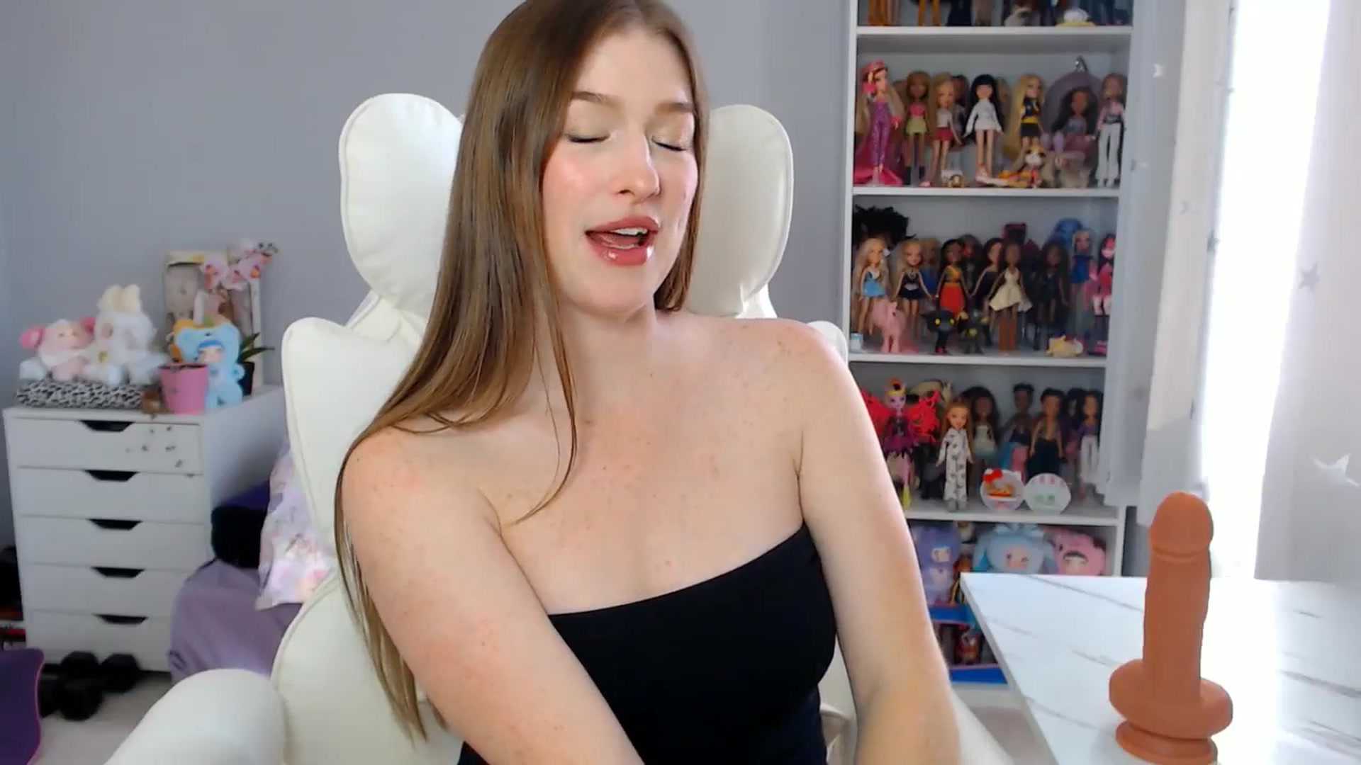 Gallery image thumbnail from GemmaMinx's myfreecams stream on, 09/10/2025, 19:21 image 18 of 20