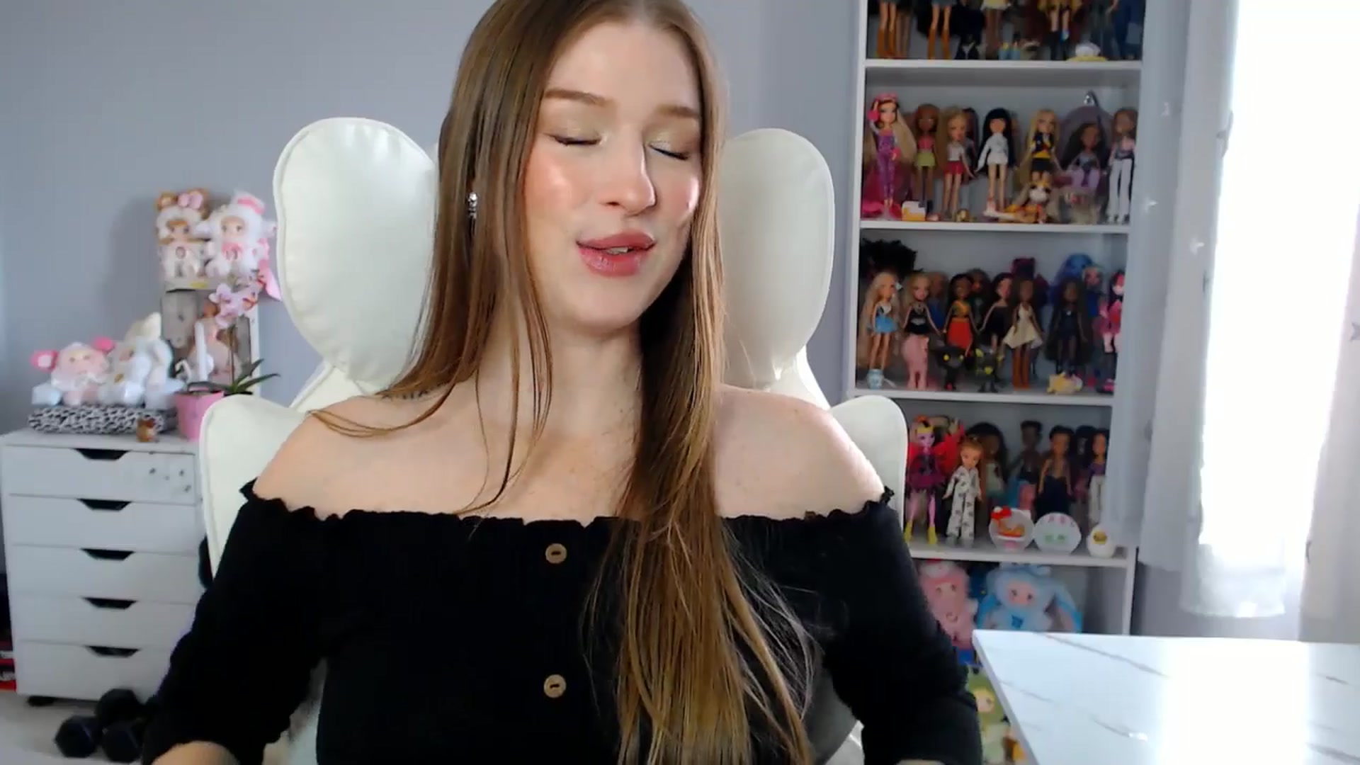 Gallery image thumbnail from GemmaMinx's myfreecams stream on, 09/27/2025, 18:09 image 15 of 20