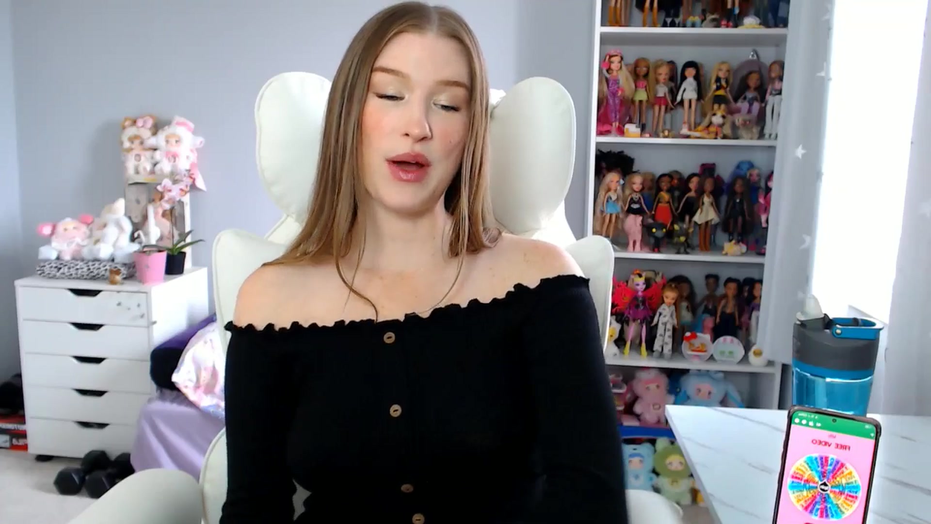 Gallery image thumbnail from GemmaMinx's myfreecams stream on, 09/27/2025, 18:09 image 4 of 20