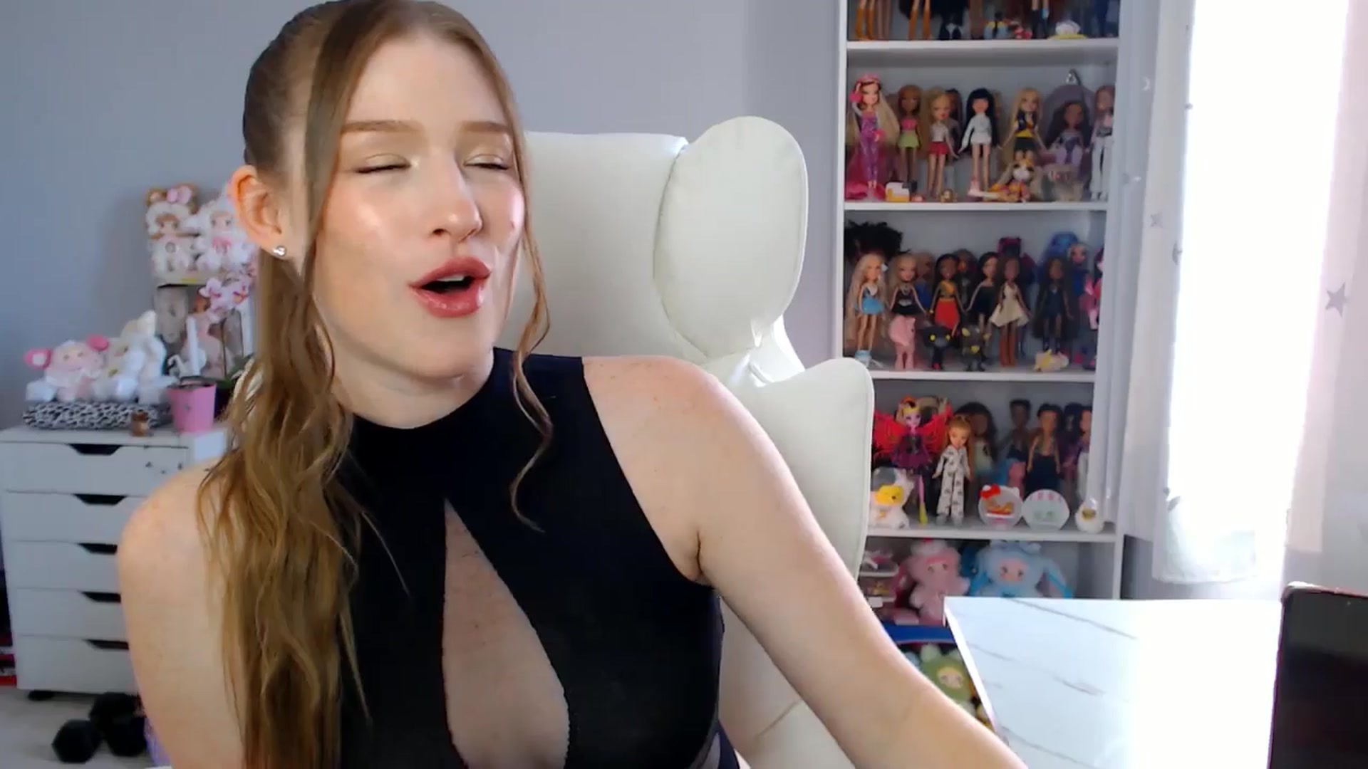 Gallery image thumbnail from GemmaMinx's myfreecams stream on, 09/30/2025, 19:09 image 11 of 20