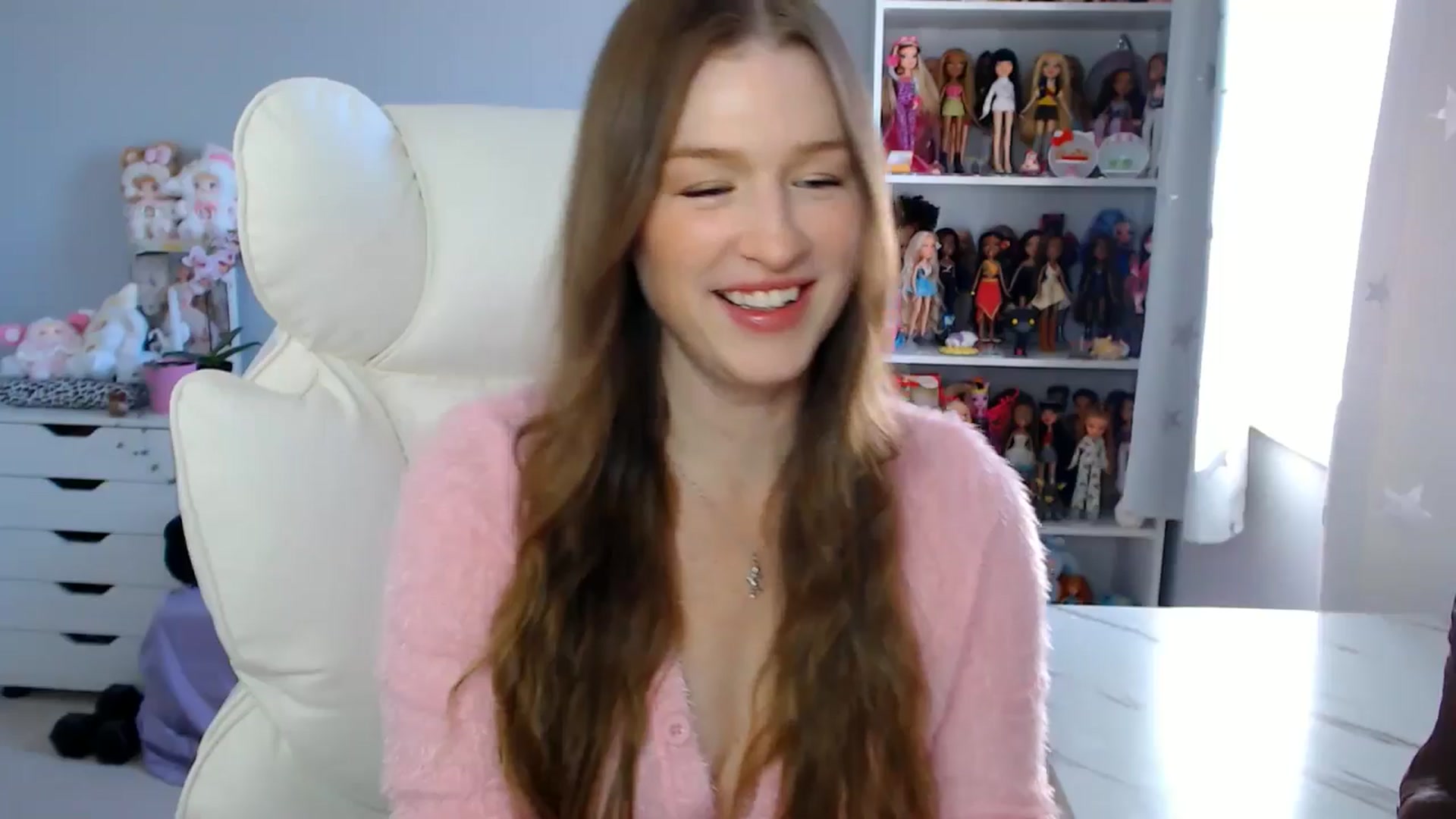 Gallery image thumbnail from GemmaMinx's myfreecams stream on, 10/09/2025, 19:57 image 9 of 20