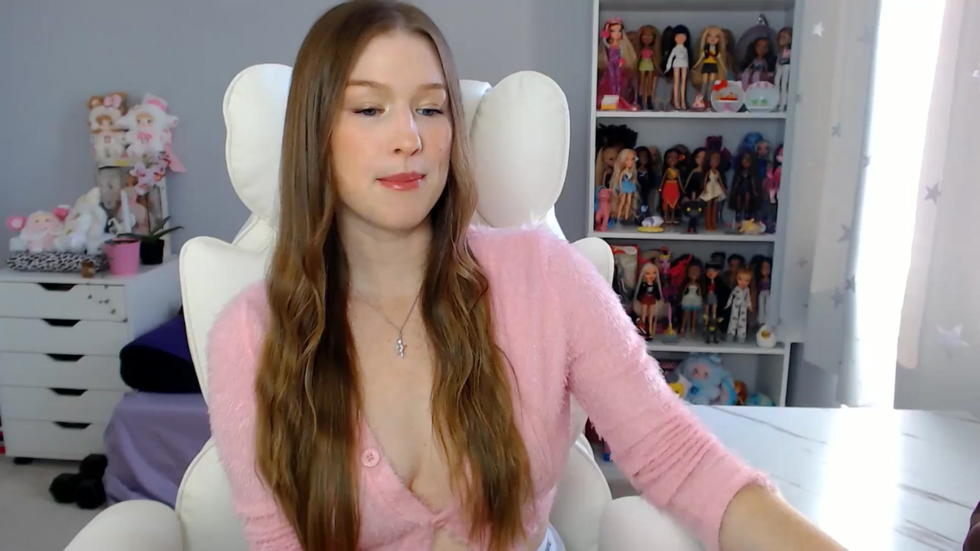 Gallery image thumbnail from GemmaMinx's myfreecams stream on, 10/09/2025, 19:57 image 13 of 20