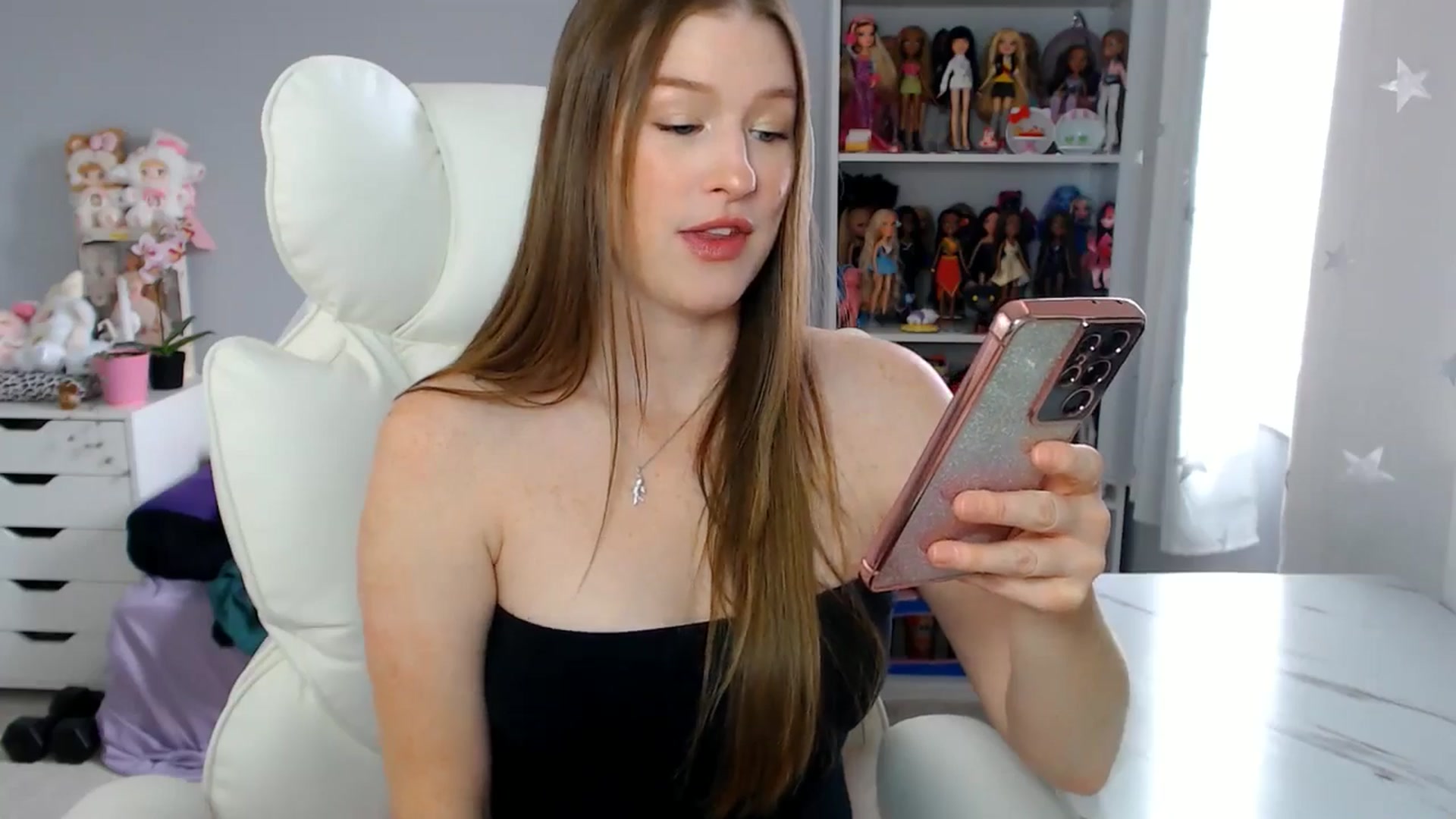 Gallery image thumbnail from GemmaMinx's myfreecams stream on, 10/13/2025, 18:27 image 4 of 20