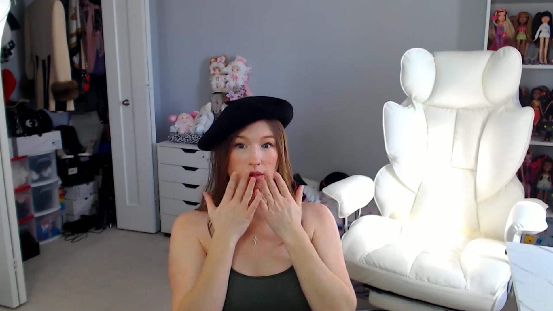 Gallery image thumbnail from GemmaMinx's myfreecams stream on, 10/14/2025, 18:57 image 14 of 20