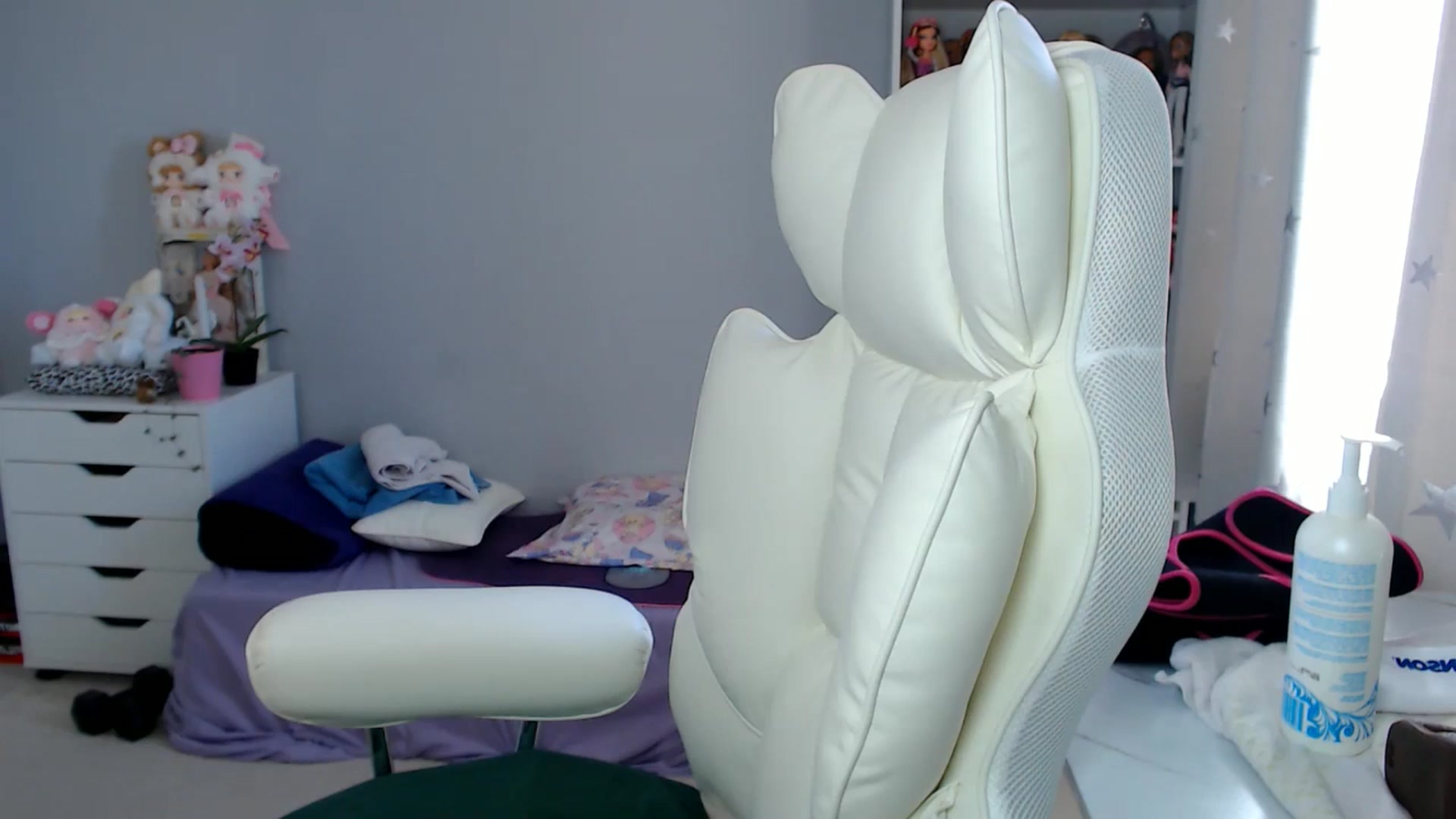 Gallery image thumbnail from GemmaMinx's myfreecams stream on, 10/16/2025, 18:02 image 18 of 20