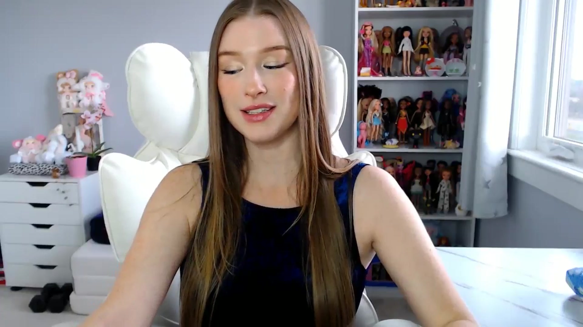 Gallery image thumbnail from GemmaMinx's myfreecams stream on, 10/23/2025, 18:00 image 3 of 20