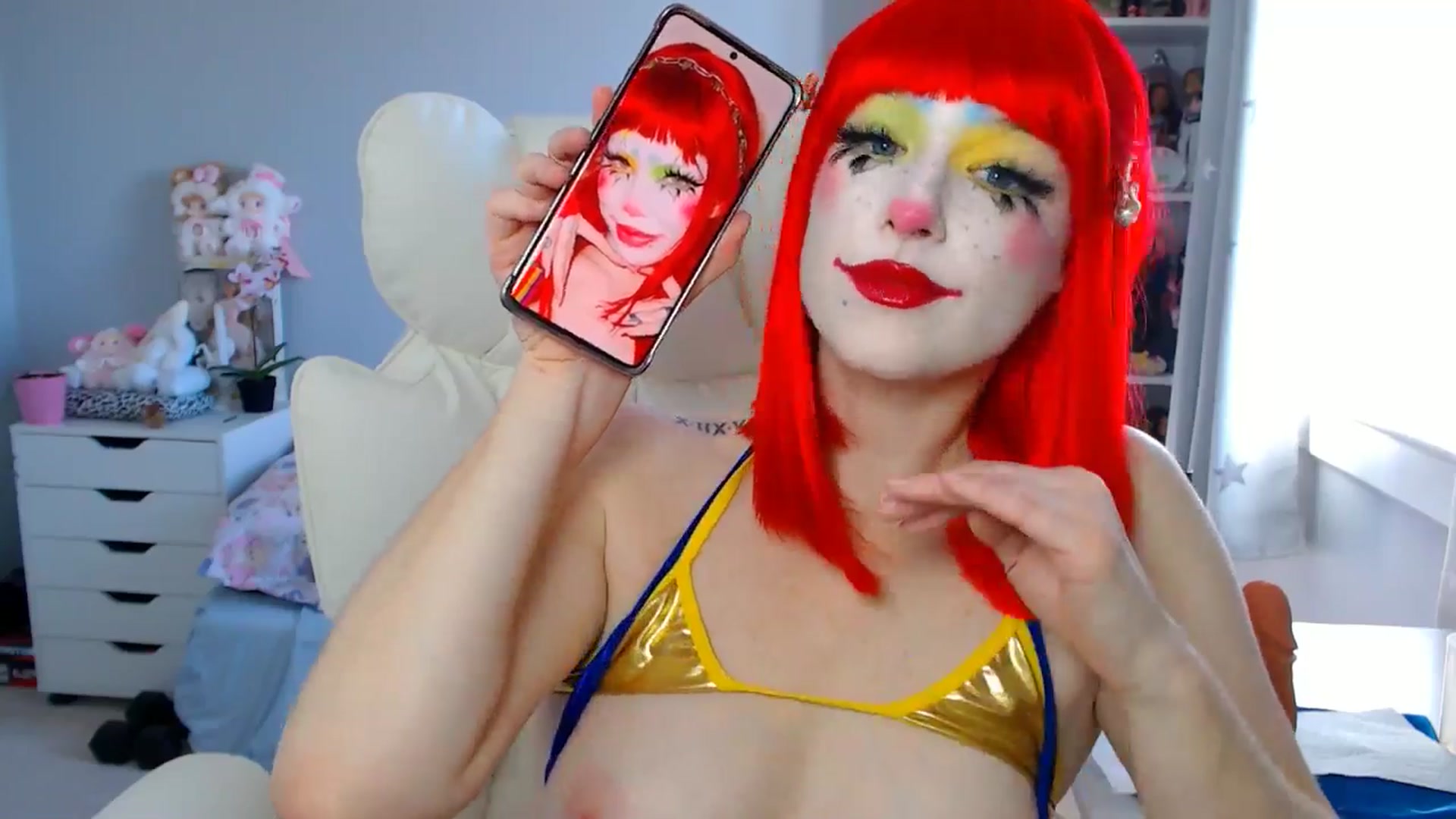 Gallery image thumbnail from GemmaMinx's myfreecams stream on, 10/28/2025, 17:04 image 19 of 20