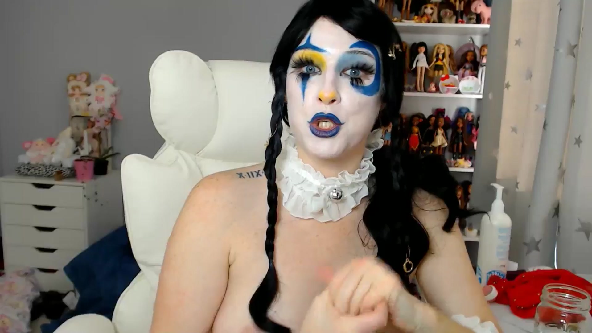 Gallery image thumbnail from GemmaMinx's myfreecams stream on, 10/29/2025, 19:56 image 13 of 20