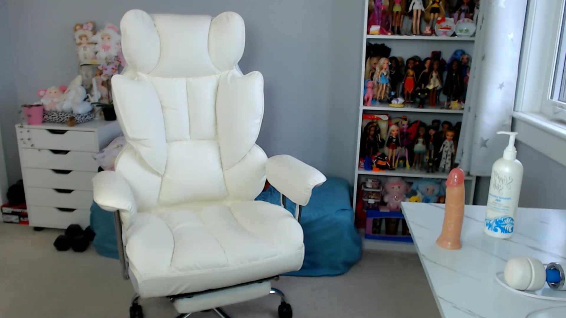 Gallery image thumbnail from GemmaMinx's myfreecams stream on, 10/30/2025, 17:08 image 12 of 20