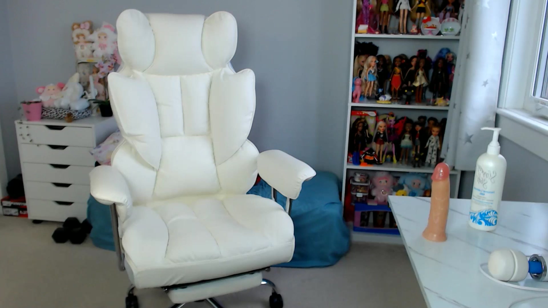 Gallery image thumbnail from GemmaMinx's myfreecams stream on, 10/30/2025, 17:08 image 11 of 20