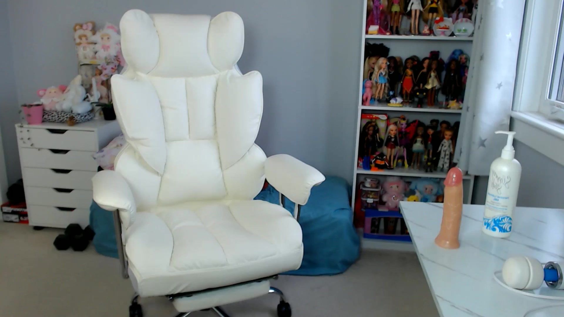 Gallery image thumbnail from GemmaMinx's myfreecams stream on, 10/30/2025, 17:08 image 10 of 20