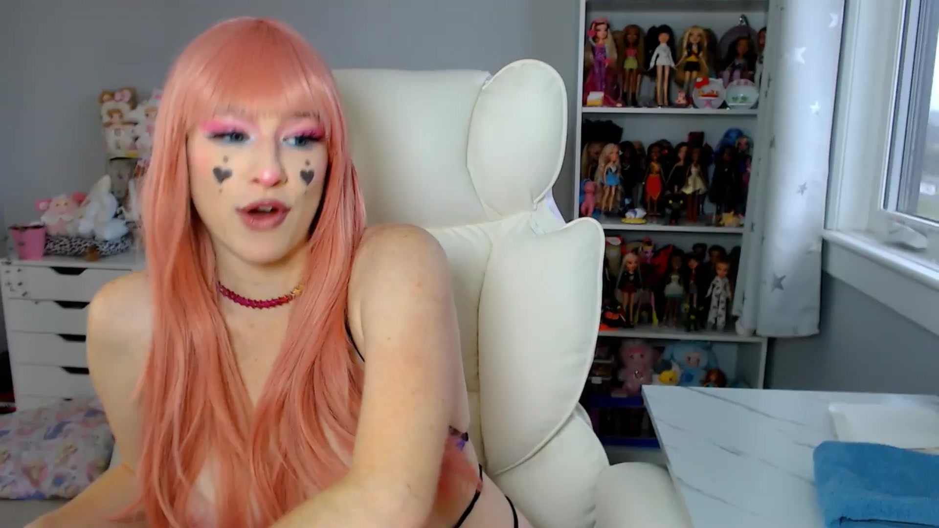 Gallery image thumbnail from GemmaMinx's myfreecams stream on, 10/30/2025, 19:25 image 14 of 20