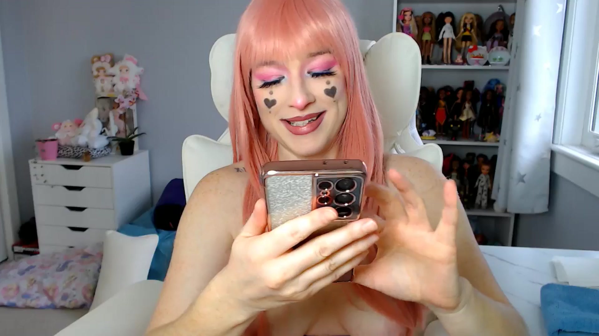 Gallery image thumbnail from GemmaMinx's myfreecams stream on, 10/30/2025, 19:25 image 19 of 20