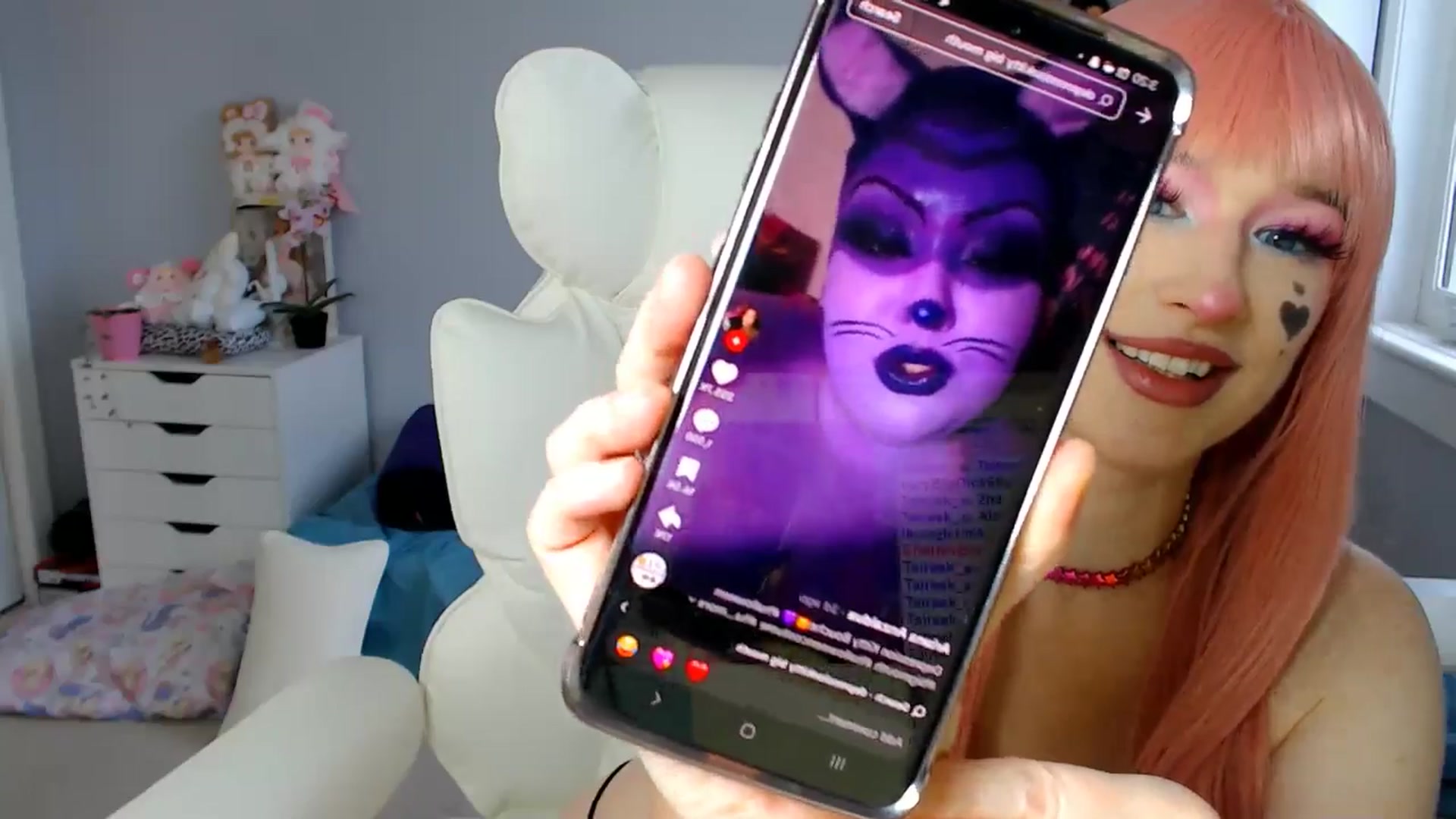 Gallery image thumbnail from GemmaMinx's myfreecams stream on, 10/30/2025, 19:25 image 20 of 20