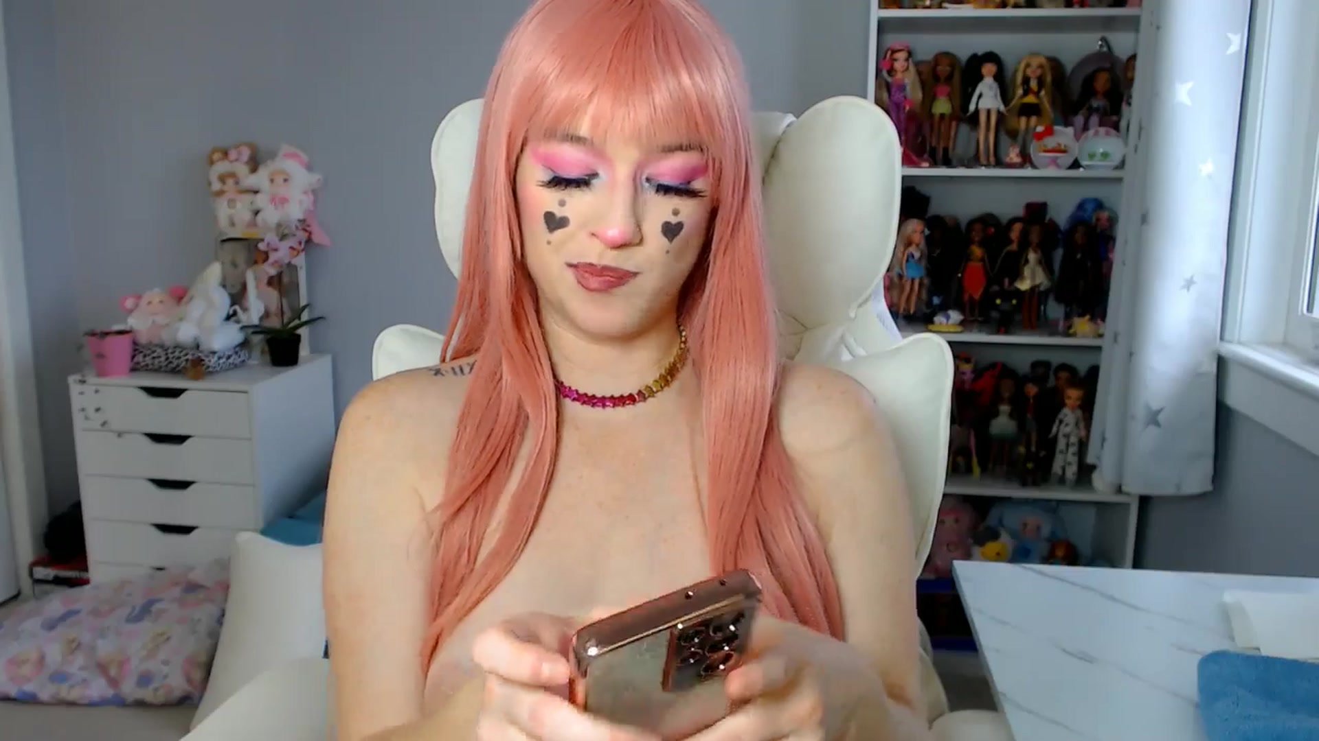 Gallery image thumbnail from GemmaMinx's myfreecams stream on, 10/30/2025, 19:25 image 18 of 20
