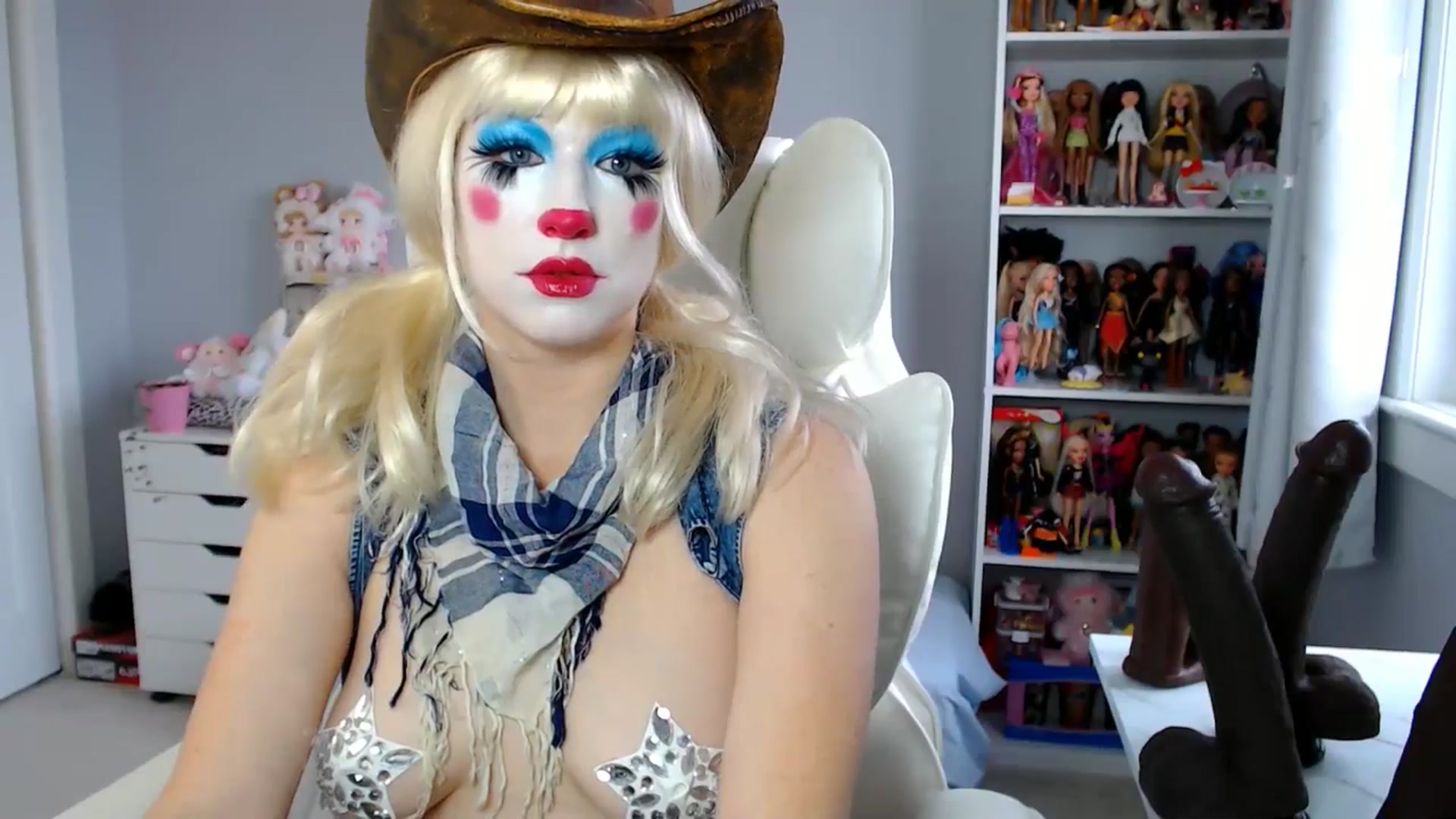 Gallery image thumbnail from GemmaMinx's myfreecams stream on, 10/31/2025, 17:25 image 4 of 20
