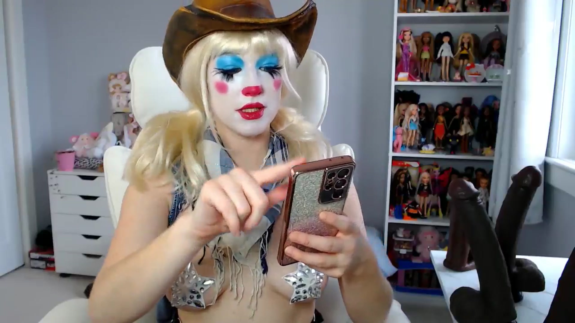 Gallery image thumbnail from GemmaMinx's myfreecams stream on, 10/31/2025, 17:25 image 3 of 20