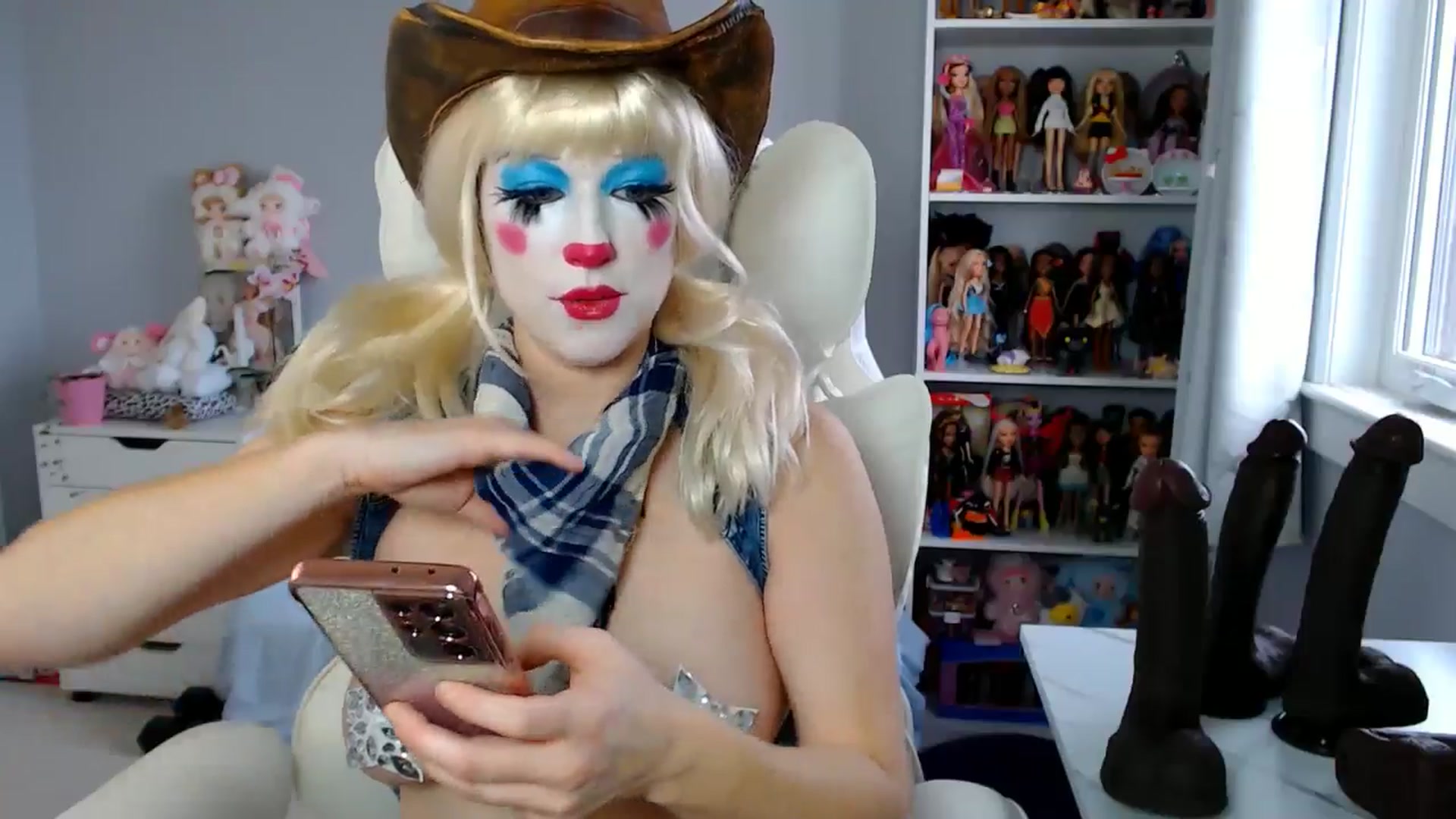 Gallery image thumbnail from GemmaMinx's myfreecams stream on, 10/31/2025, 17:25 image 13 of 20
