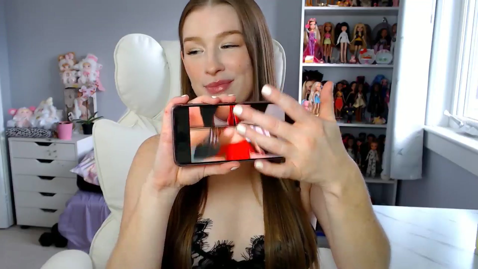 Gallery image thumbnail from GemmaMinx's myfreecams stream on, 11/16/2025, 18:21 image 2 of 20
