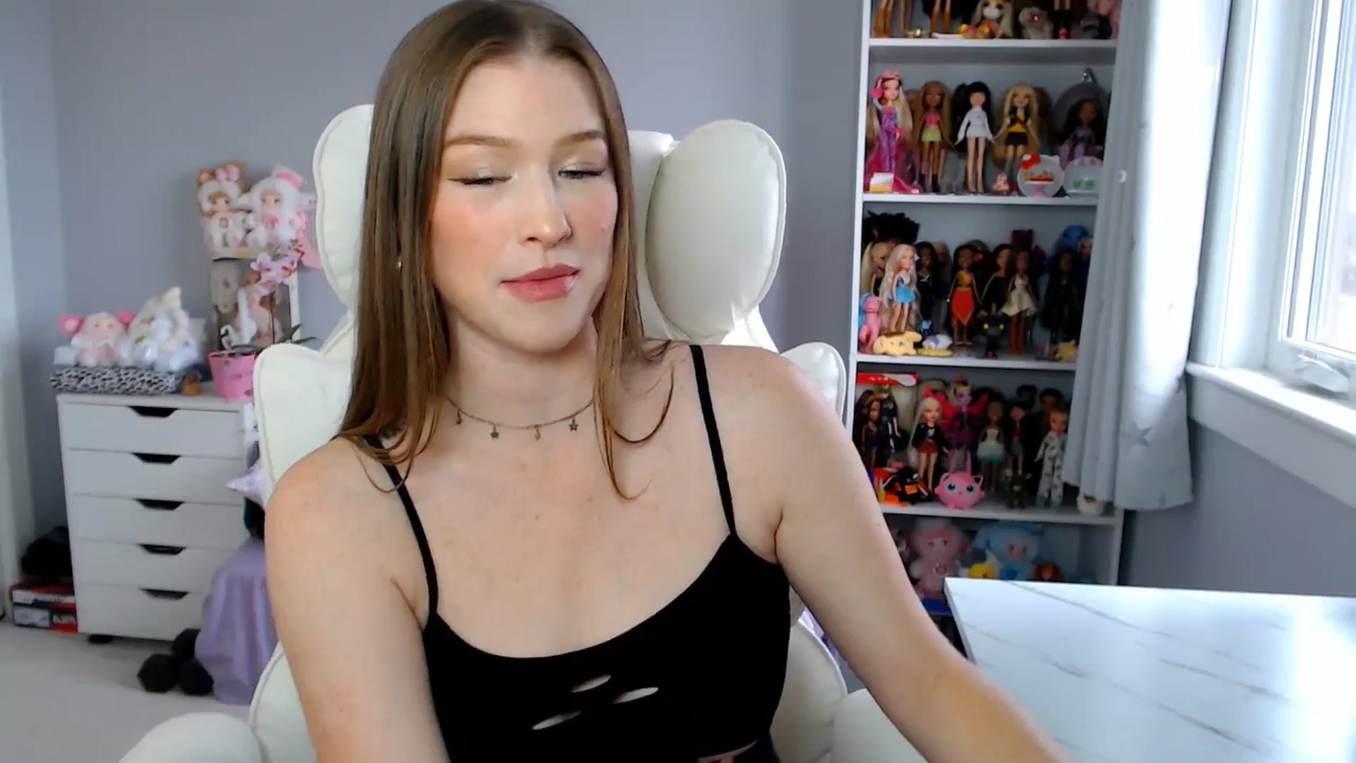 Gallery image thumbnail from GemmaMinx's myfreecams stream on, 11/17/2025, 19:17 image 18 of 20