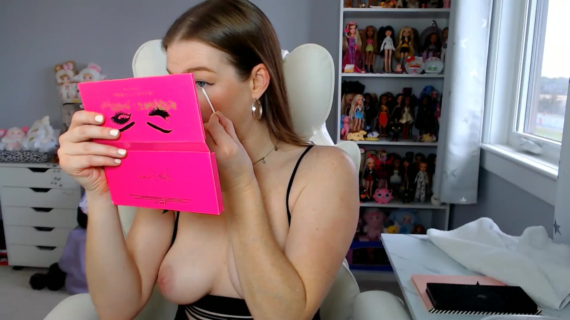 Gallery image thumbnail from GemmaMinx's myfreecams stream on, 11/17/2025, 20:08 image 14 of 20