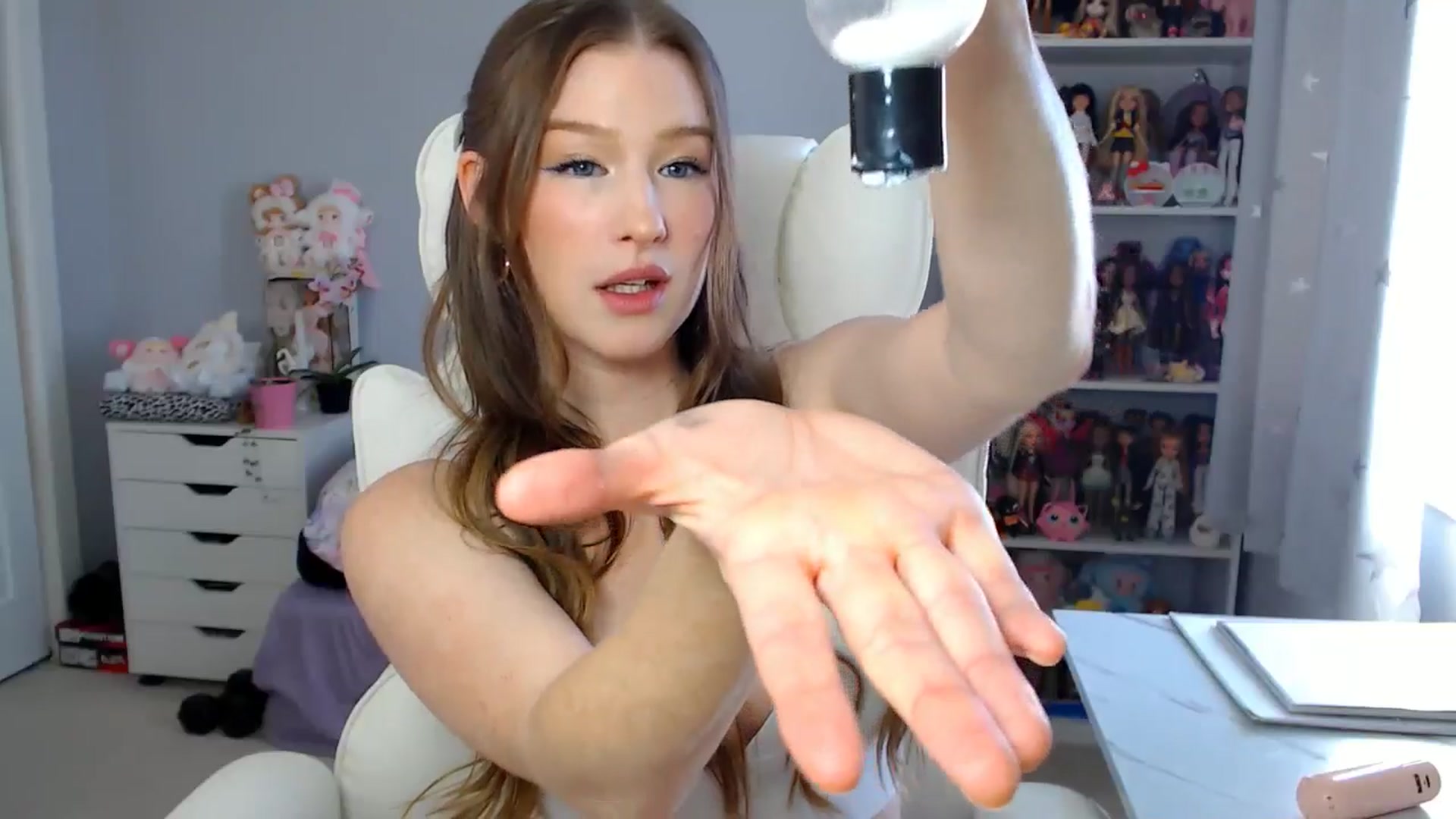 Gallery image thumbnail from GemmaMinx's myfreecams stream on, 11/18/2025, 18:45 image 2 of 20
