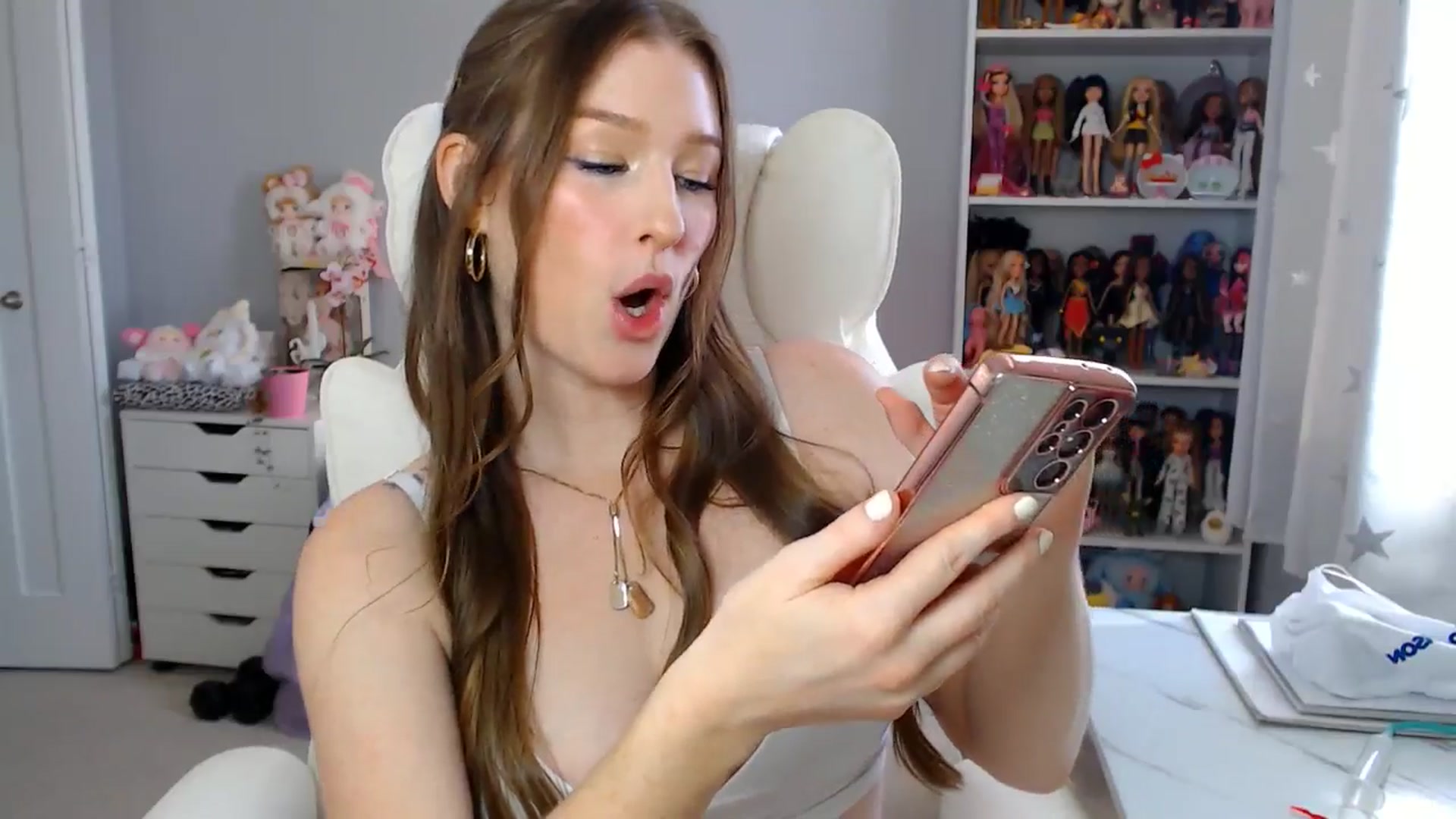 Gallery image thumbnail from GemmaMinx's myfreecams stream on, 11/18/2025, 18:45 image 16 of 20