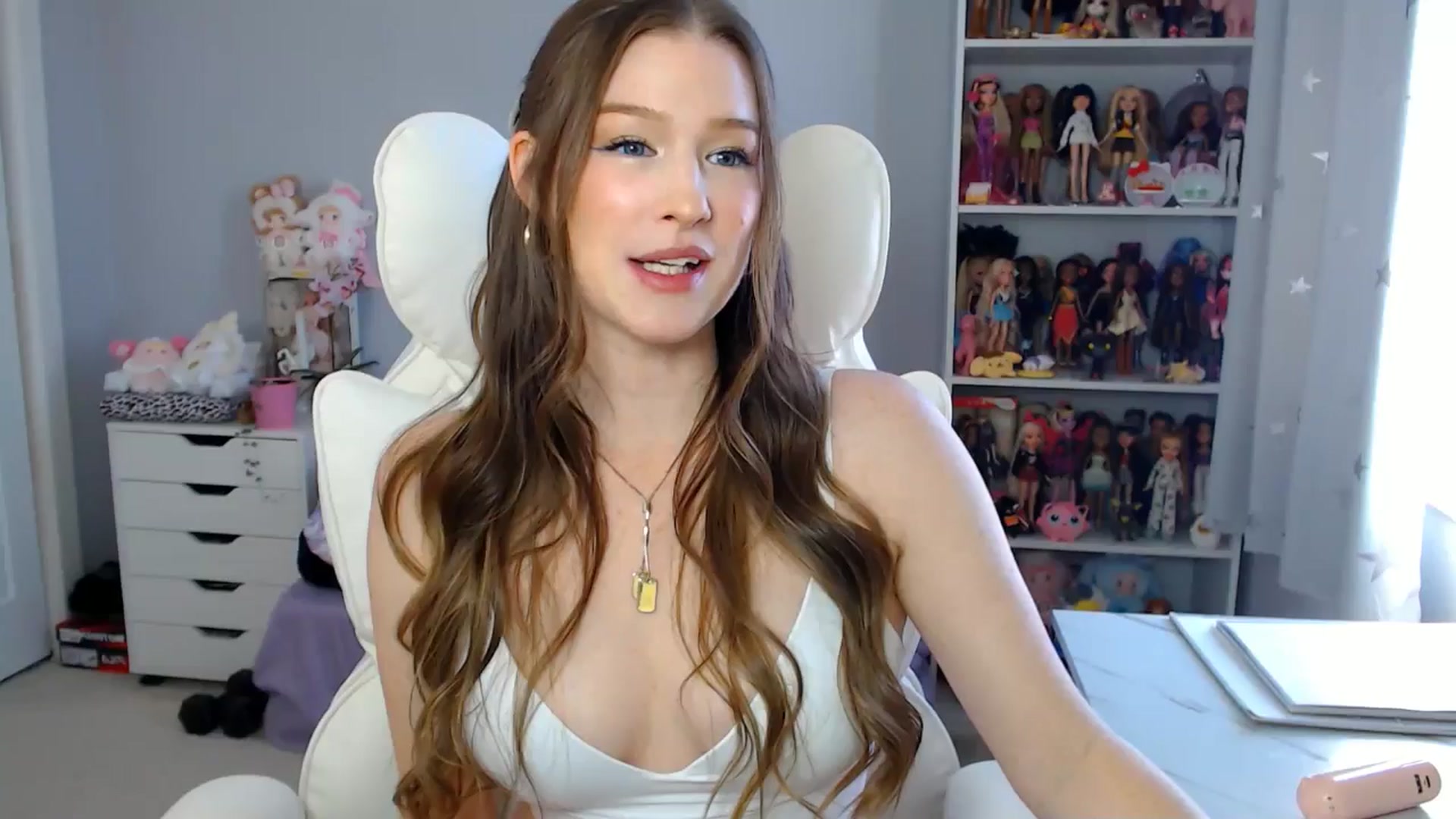 Gallery image thumbnail from GemmaMinx's myfreecams stream on, 11/18/2025, 18:45 image 1 of 20