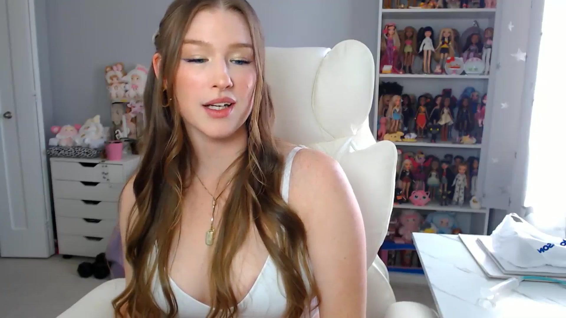 Gallery image thumbnail from GemmaMinx's myfreecams stream on, 11/18/2025, 18:45 image 7 of 20