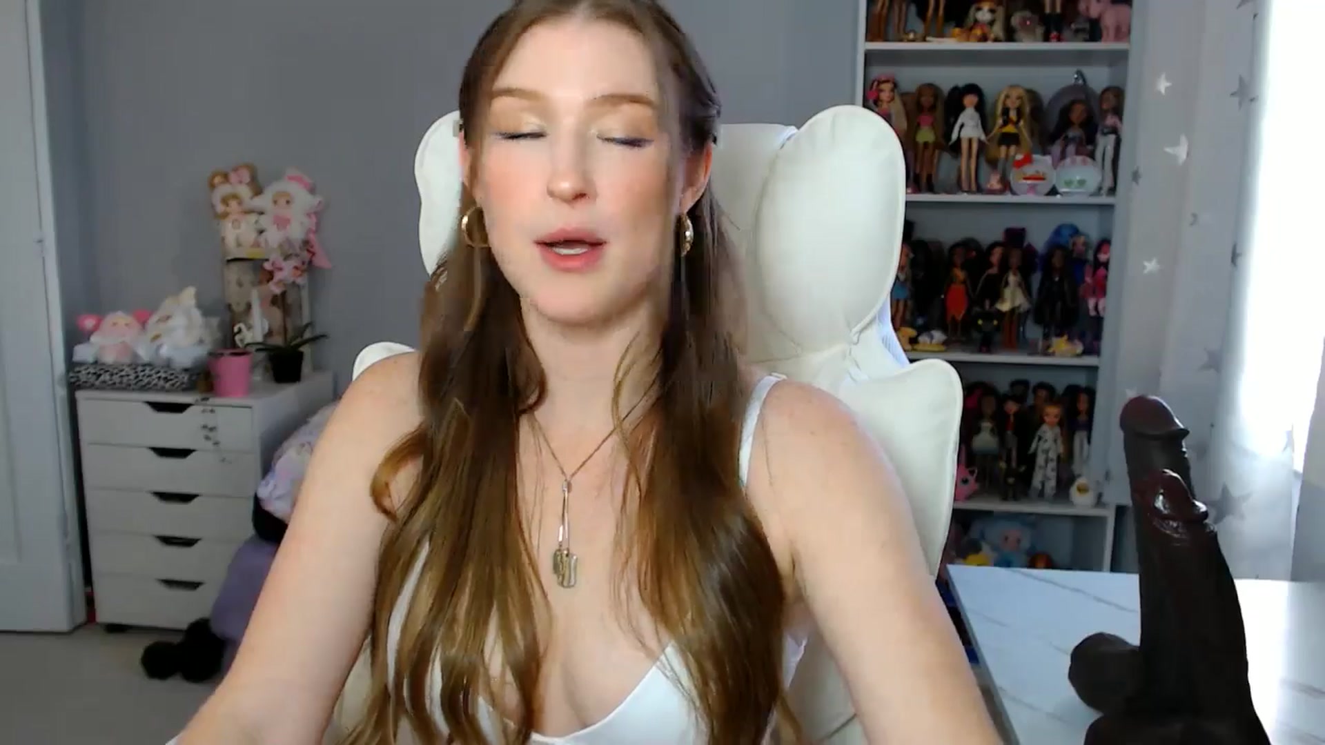 Gallery image thumbnail from GemmaMinx's myfreecams stream on, 11/18/2025, 19:14 image 18 of 20