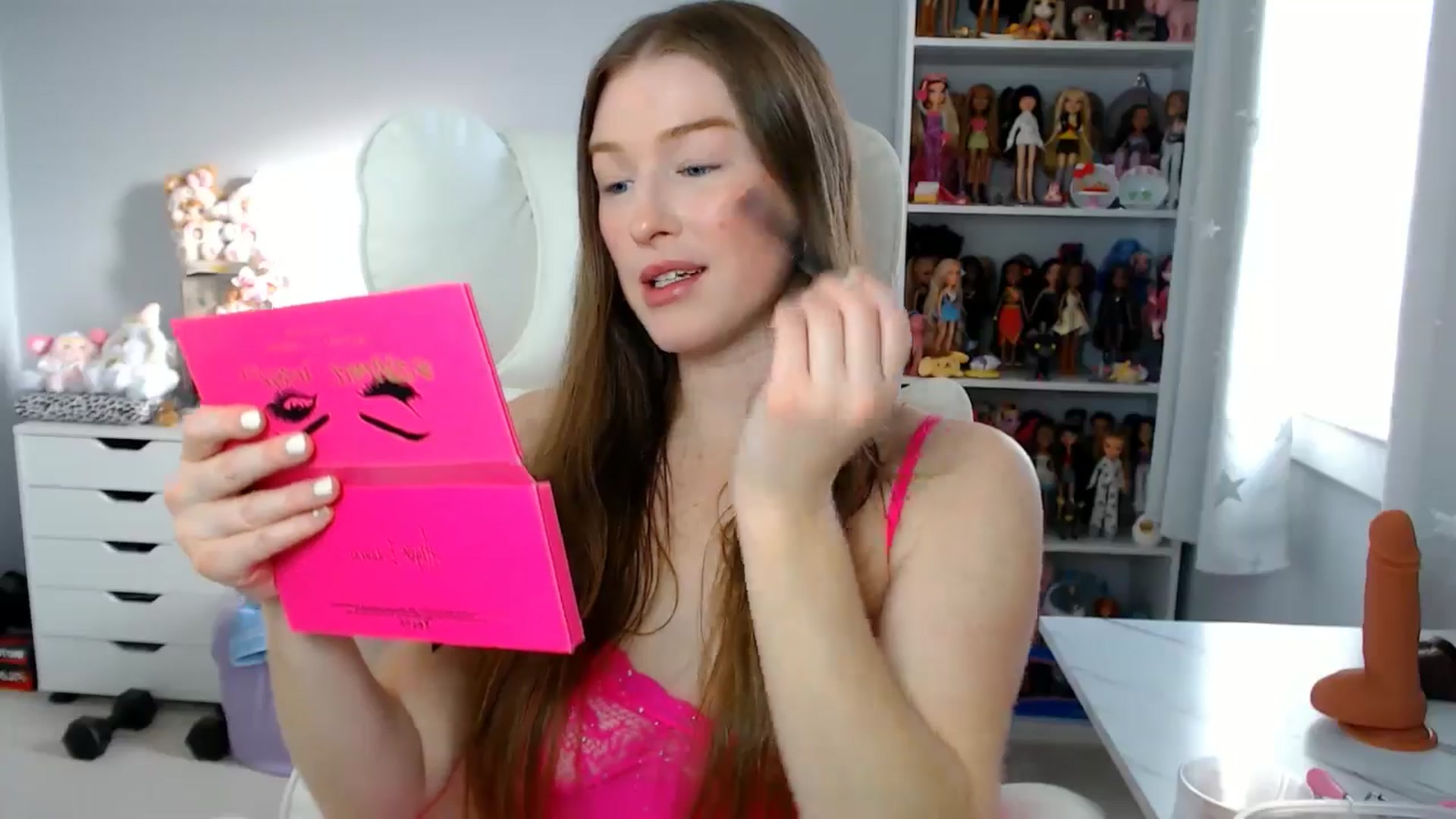 Gallery image thumbnail from GemmaMinx's myfreecams stream on, 11/21/2025, 20:14 image 10 of 20
