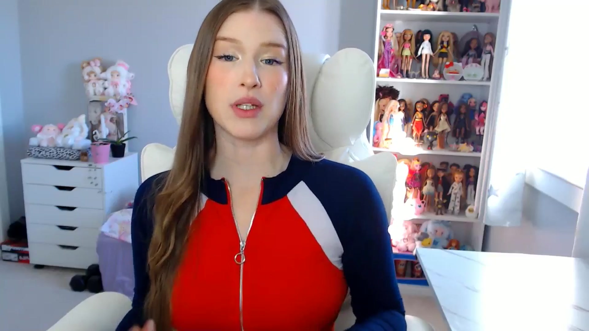 Gallery image thumbnail from GemmaMinx's myfreecams stream on, 11/24/2025, 19:22 image 5 of 20
