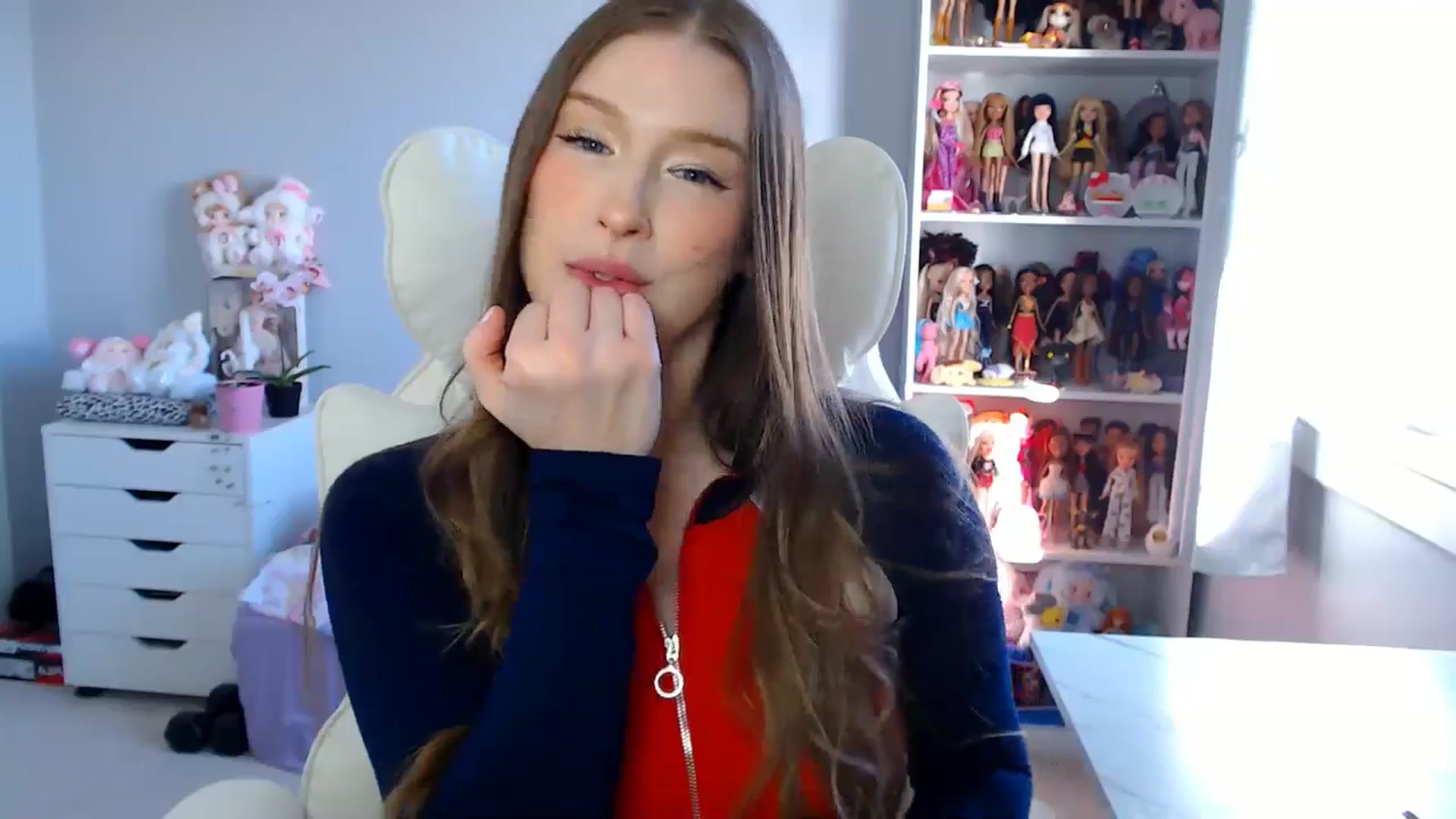 Gallery image thumbnail from GemmaMinx's myfreecams stream on, 11/24/2025, 19:22 image 3 of 20