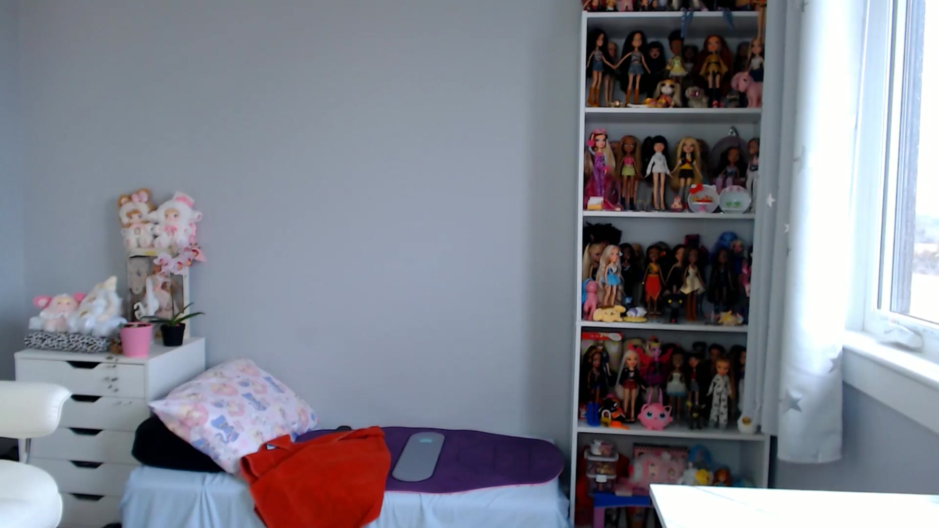 Gallery image thumbnail from GemmaMinx's myfreecams stream on, 11/27/2025, 17:54 image 13 of 20