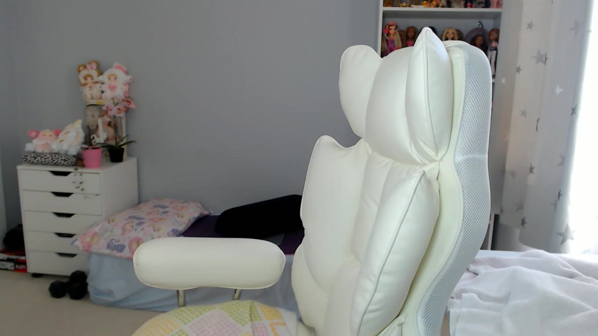 Gallery image thumbnail from GemmaMinx's myfreecams stream on, 11/29/2025, 18:39 image 15 of 20