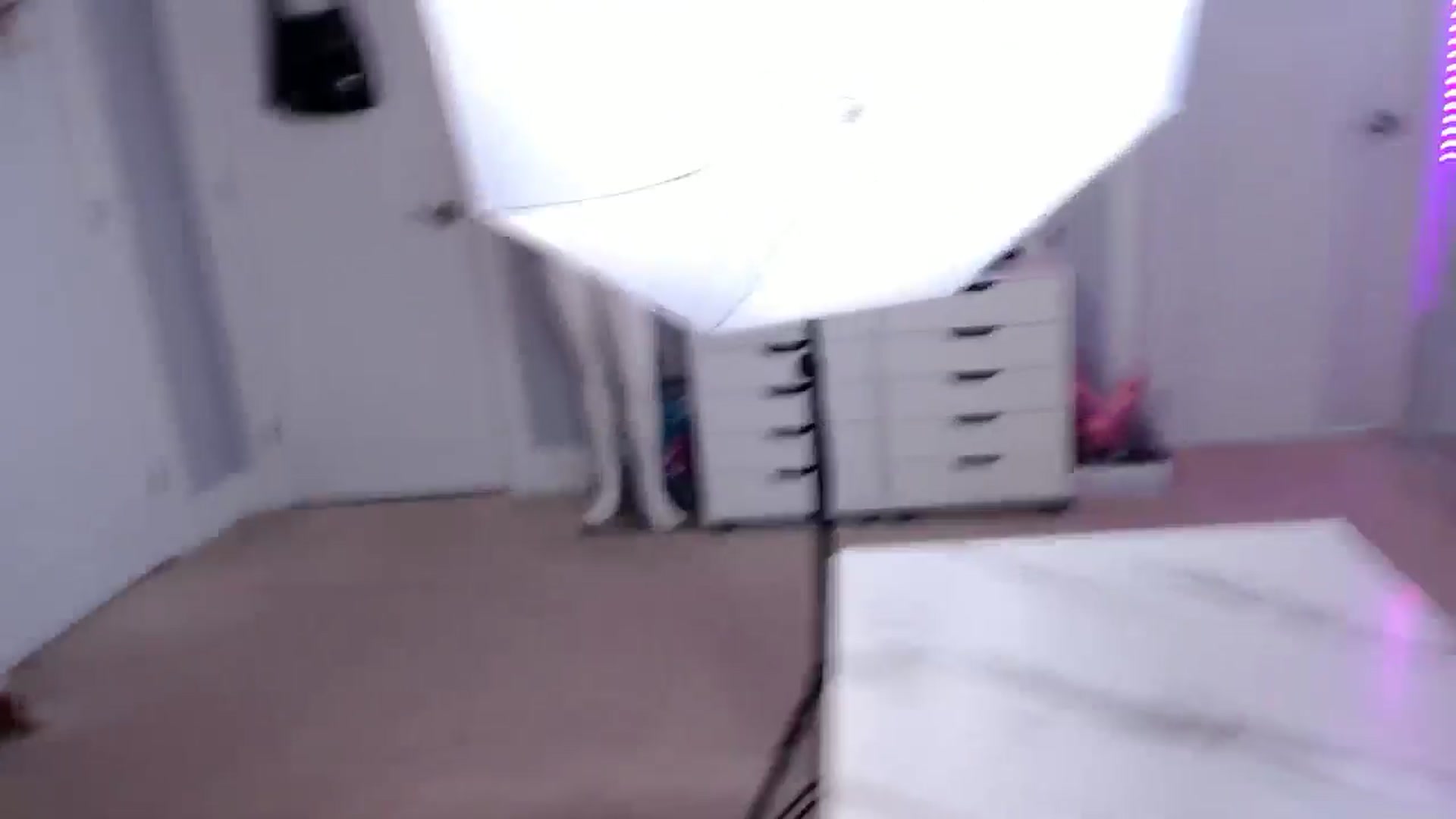 Gallery image thumbnail from GemmaMinx's myfreecams stream on, 12/22/2025, 18:55 image 2 of 20
