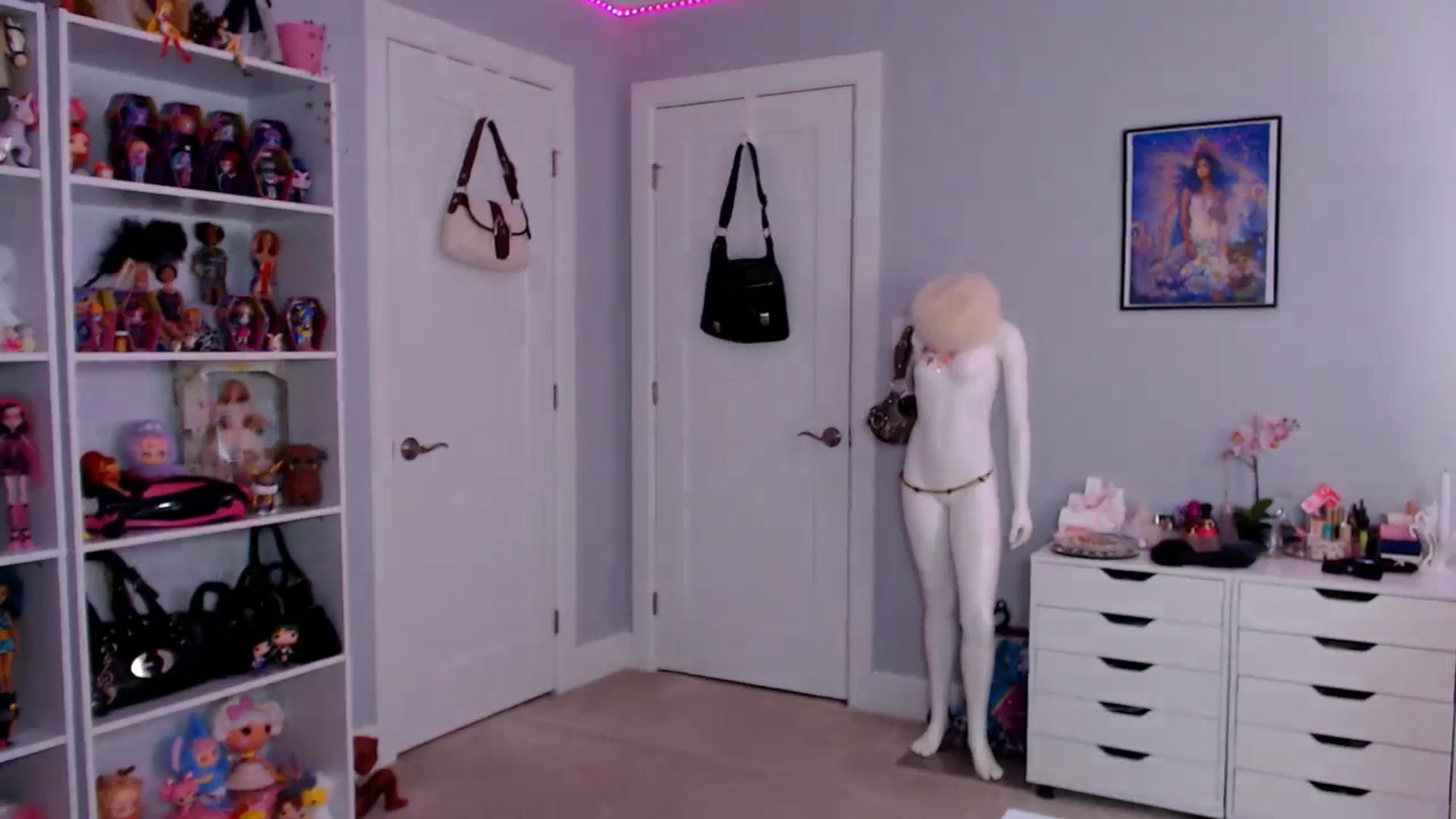 Gallery image thumbnail from GemmaMinx's myfreecams stream on, 12/22/2025, 18:55 image 20 of 20