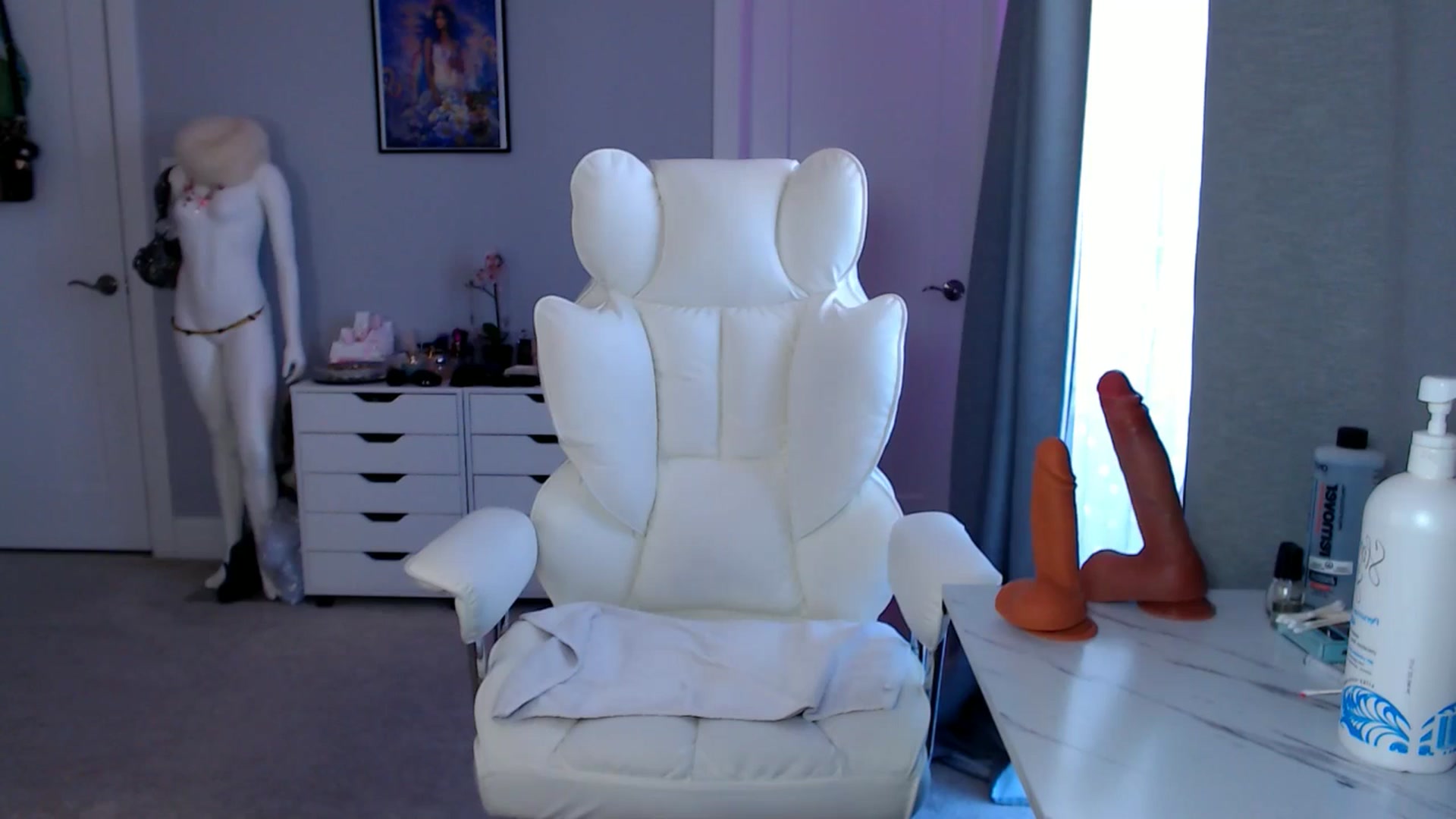 Gallery image thumbnail from GemmaMinx's myfreecams stream on, 04/27/2026, 21:36 image 8 of 20