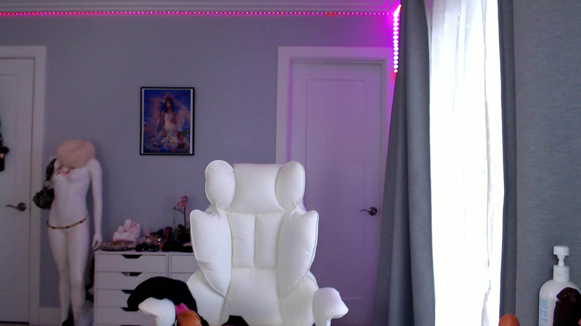 Gallery image thumbnail from GemmaMinx's myfreecams stream on, 04/30/2026, 21:21 image 12 of 20