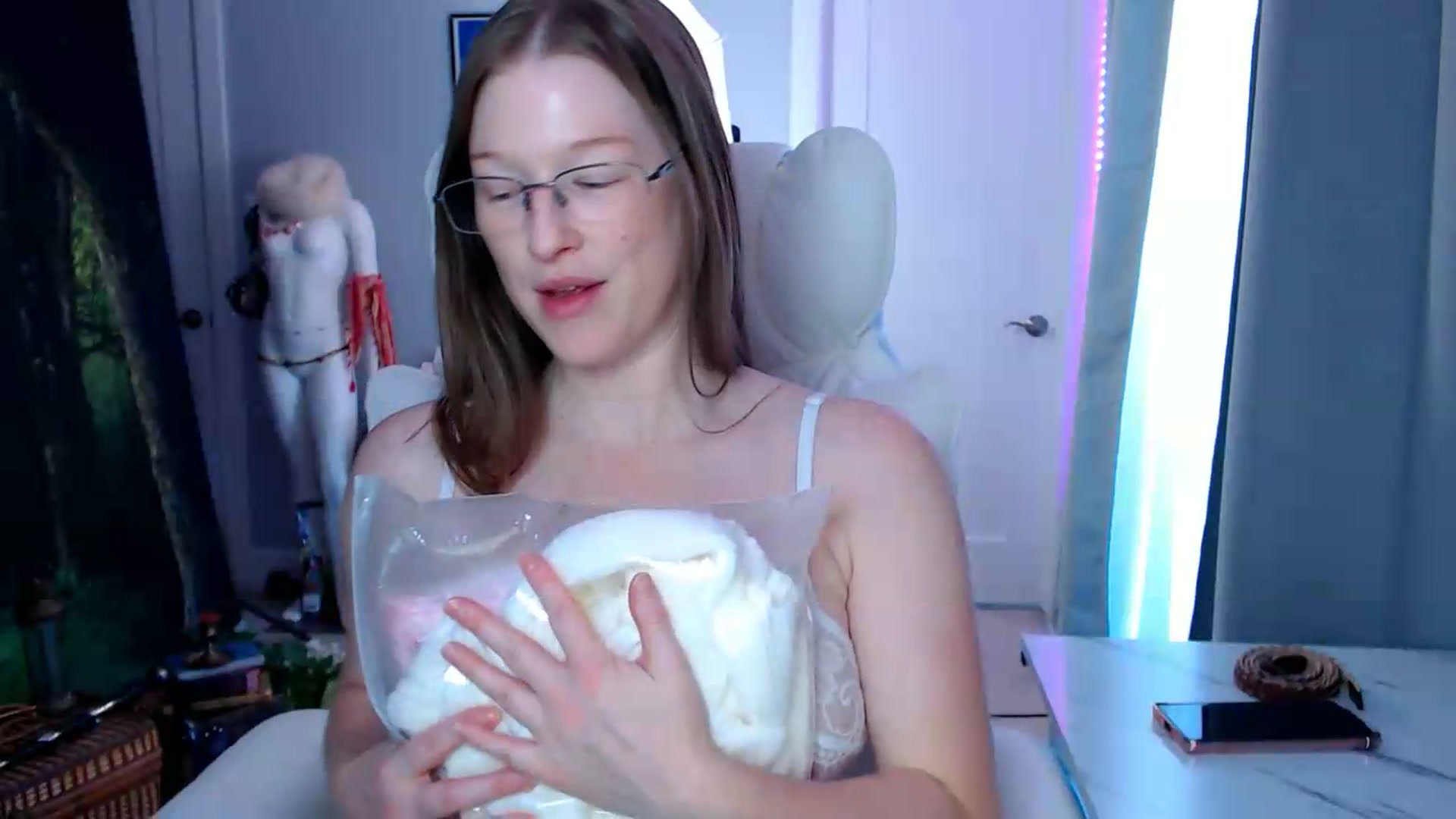 Gallery image thumbnail from GemmaMinx's myfreecams stream on, 07/11/2026, 19:01 image 11 of 20