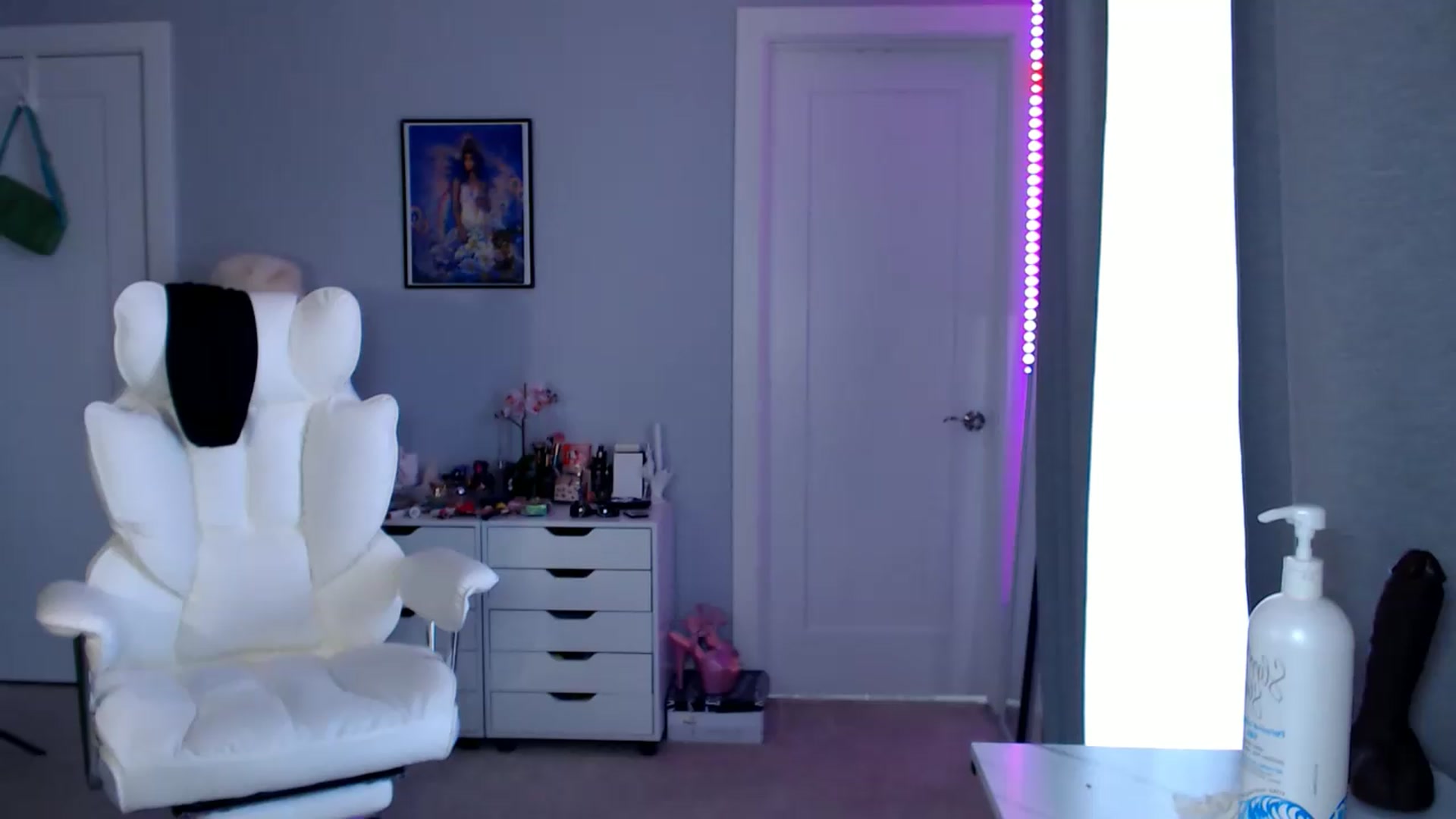 Gallery image thumbnail from GemmaMinx's myfreecams stream on, 07/27/2026, 16:09 image 17 of 20