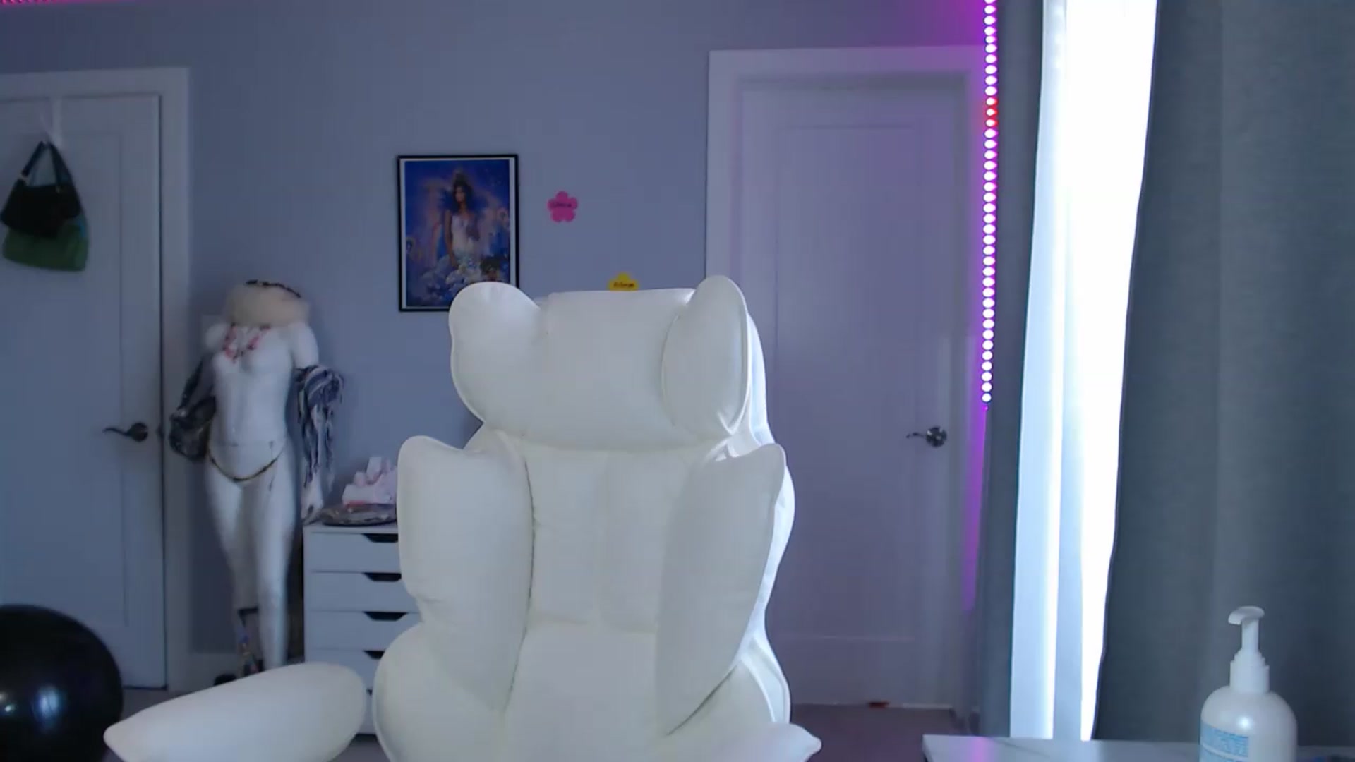 Gallery image thumbnail from GemmaMinx's myfreecams stream on, 08/12/2026, 16:24 image 19 of 20
