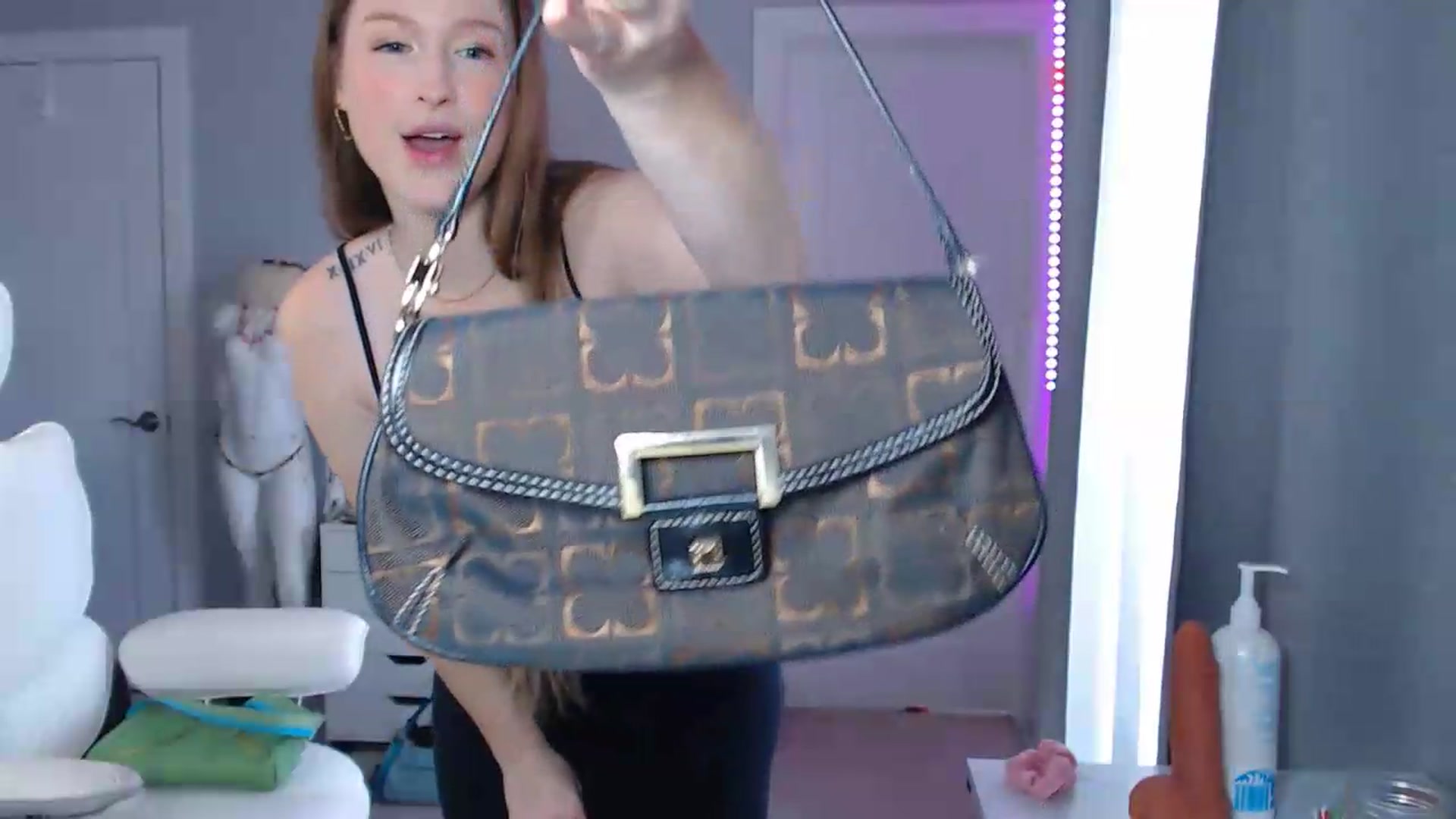 Gallery image thumbnail from GemmaMinx's myfreecams stream on, 08/12/2026, 18:20 image 11 of 20