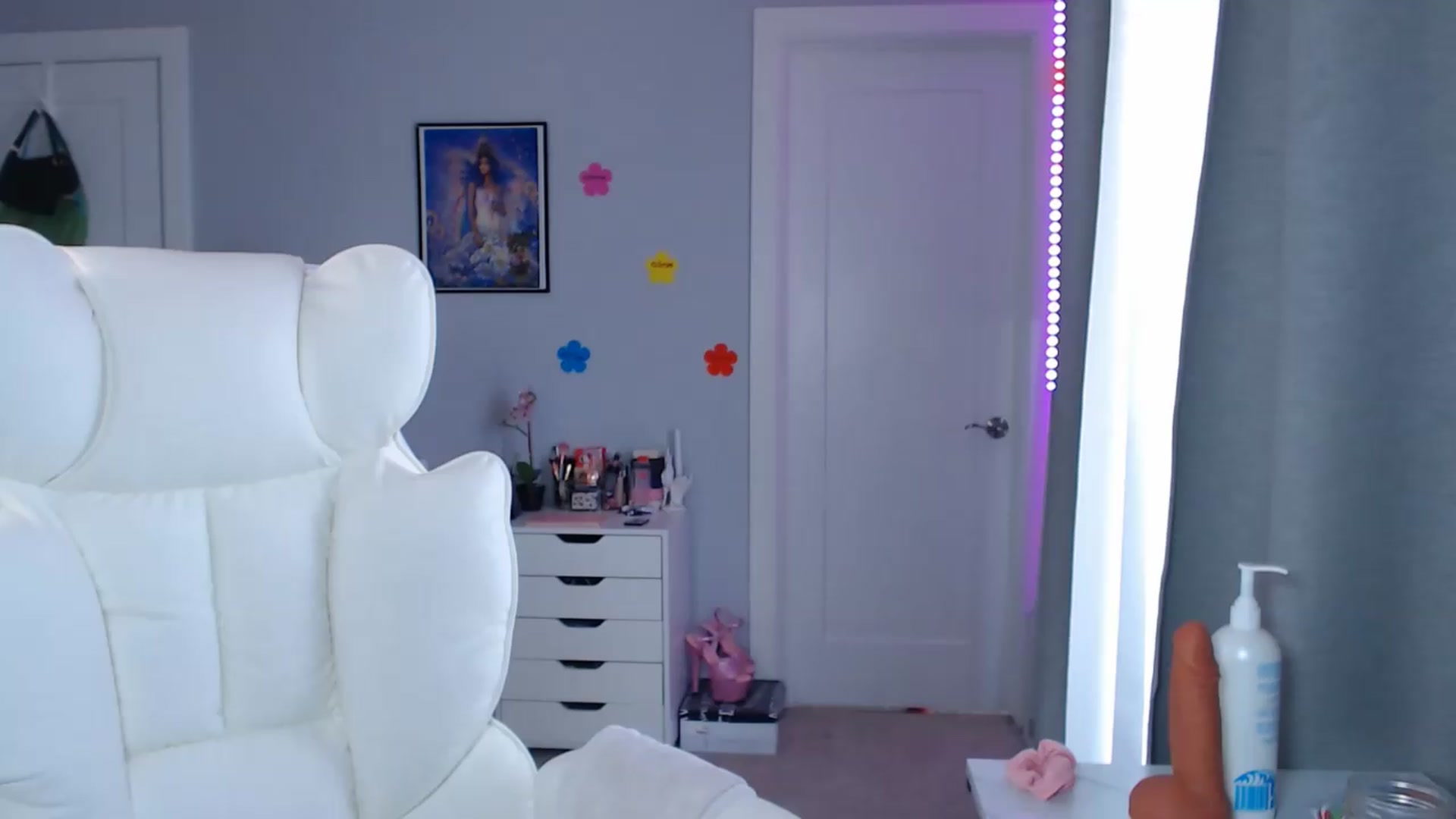 Gallery image thumbnail from GemmaMinx's myfreecams stream on, 08/12/2026, 18:20 image 10 of 20
