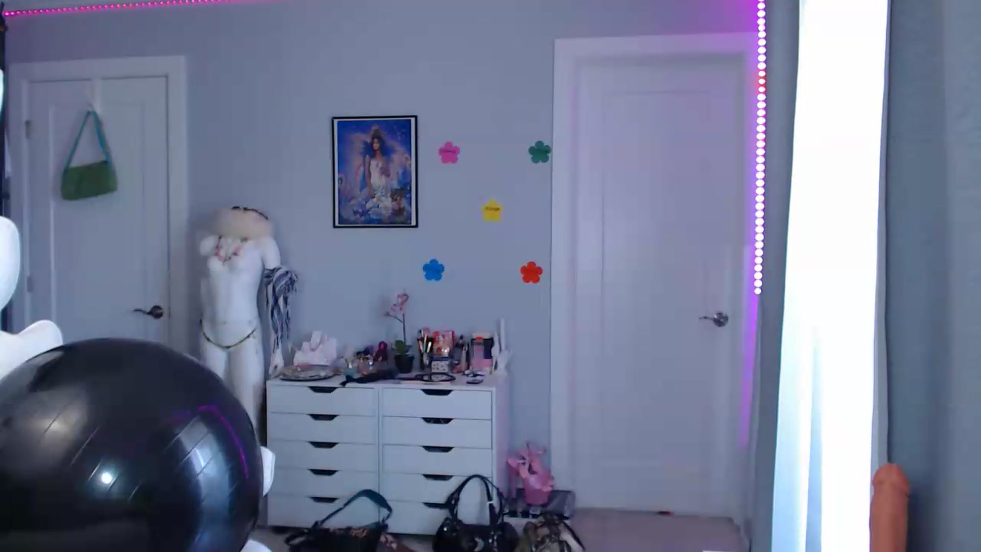 Gallery image thumbnail from GemmaMinx's myfreecams stream on, 08/12/2026, 18:20 image 19 of 20